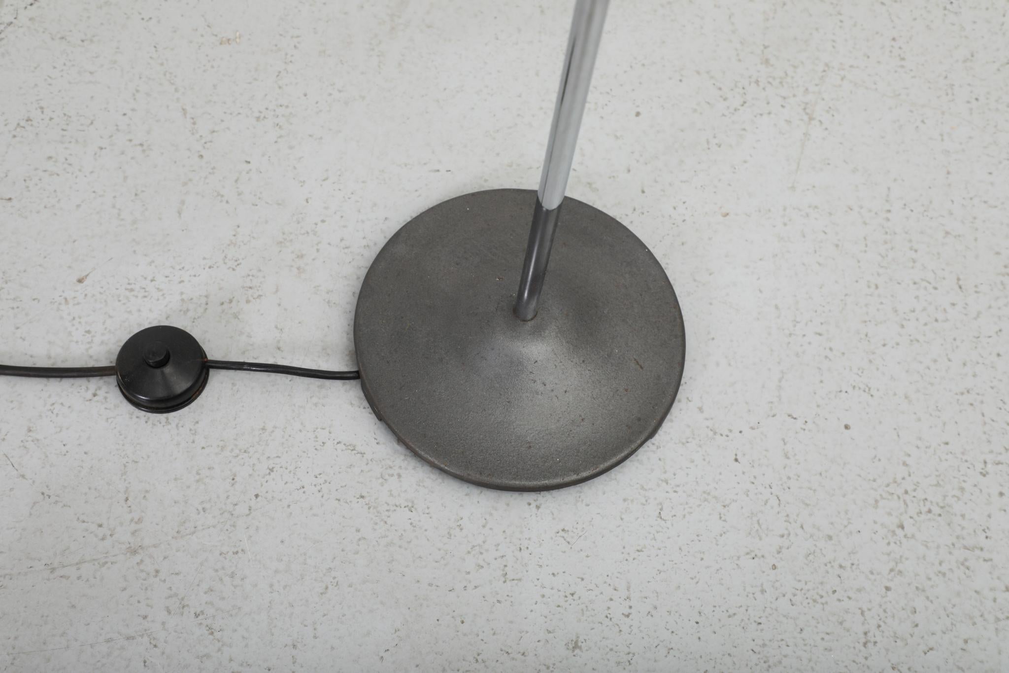 Lampadaire du milieu du siècle avec abat-jour texturé en écorce d'orange et base de style Saarinen en vente 5