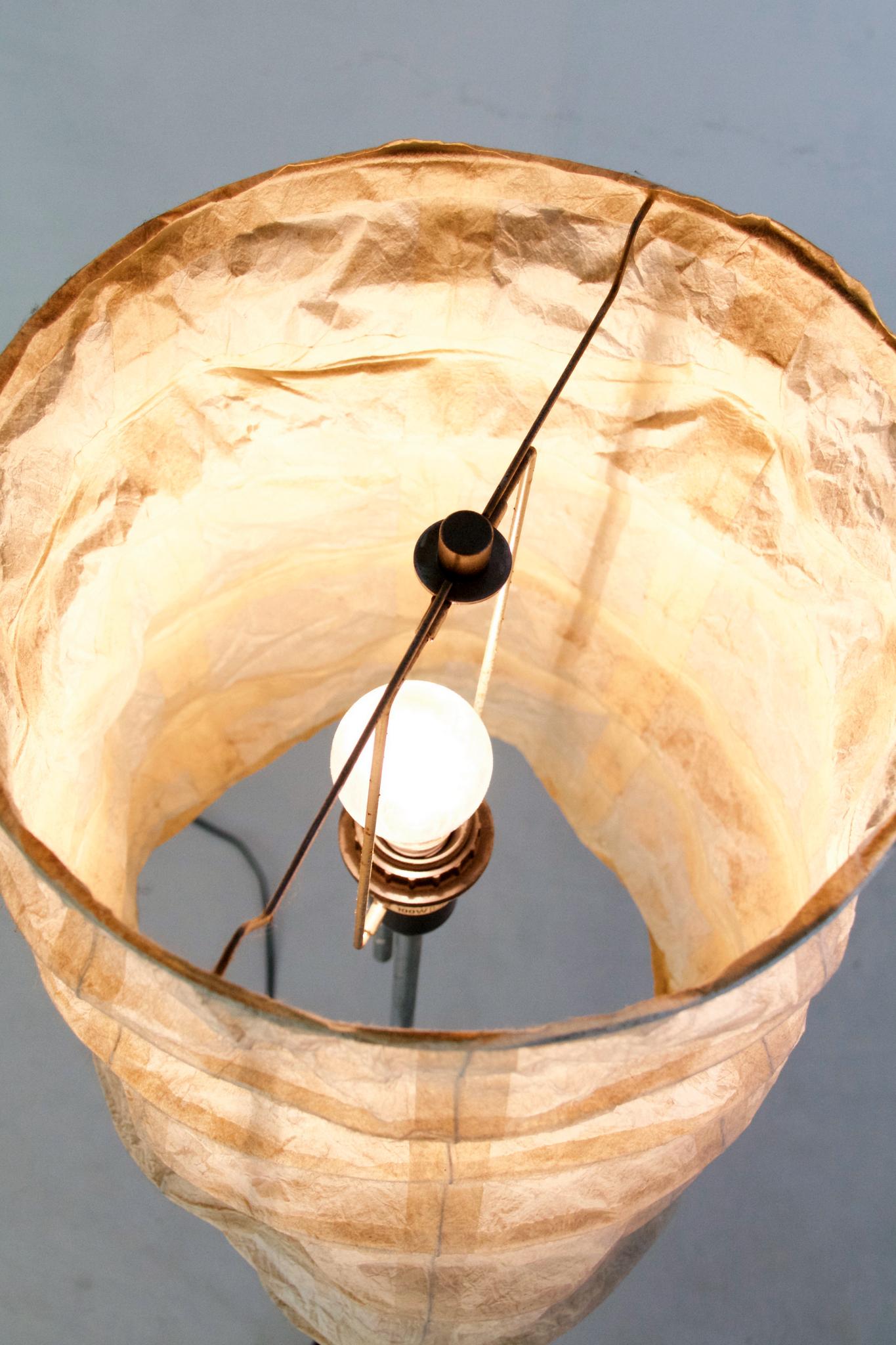 Midcentury Floor Lamp with Paper Lampshade Italy In Good Condition In Albano Laziale, Rome/Lazio