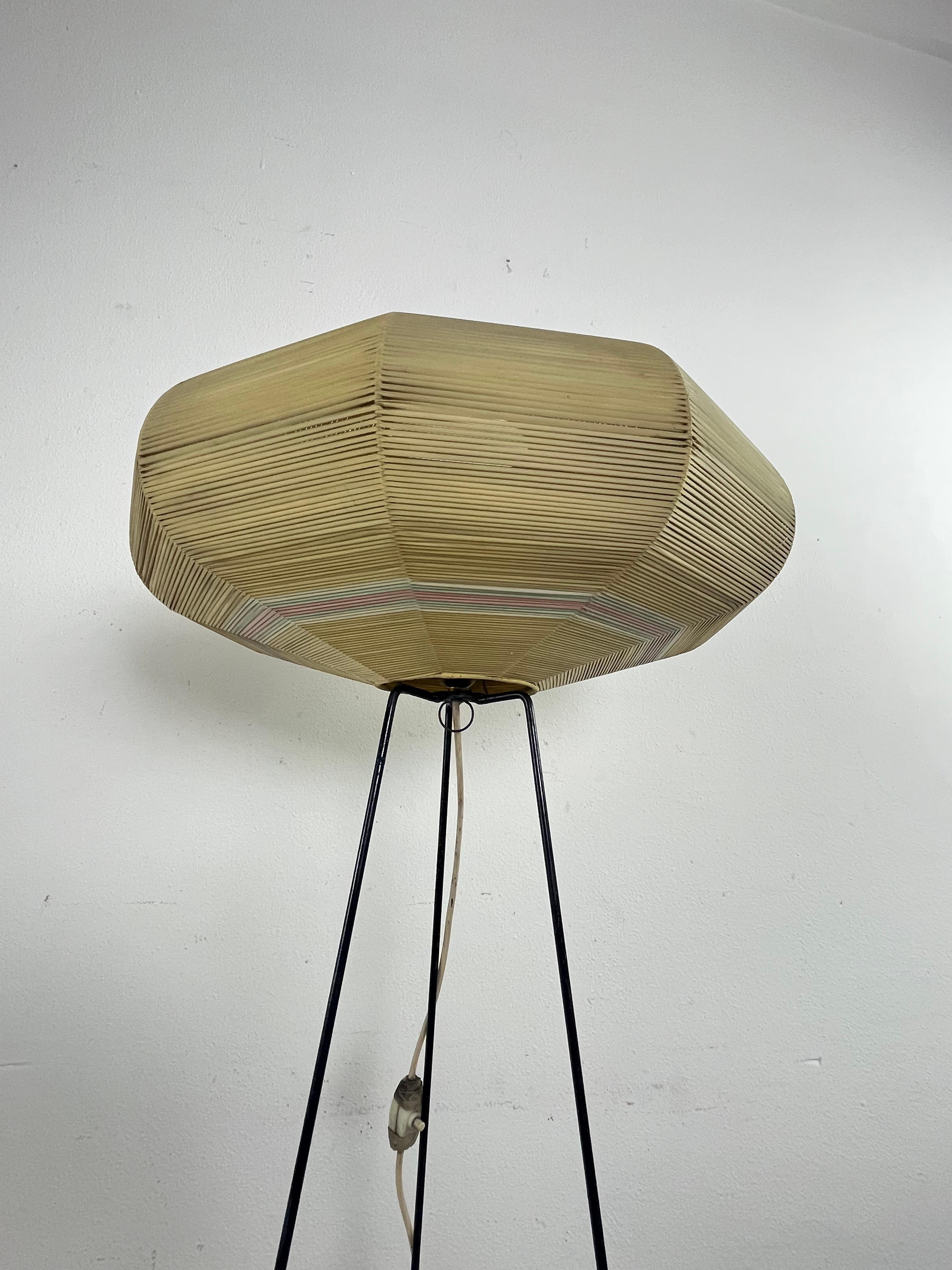 Lampada da terra di metà secolo con paralume in rafia, anni '50 in vendita 8