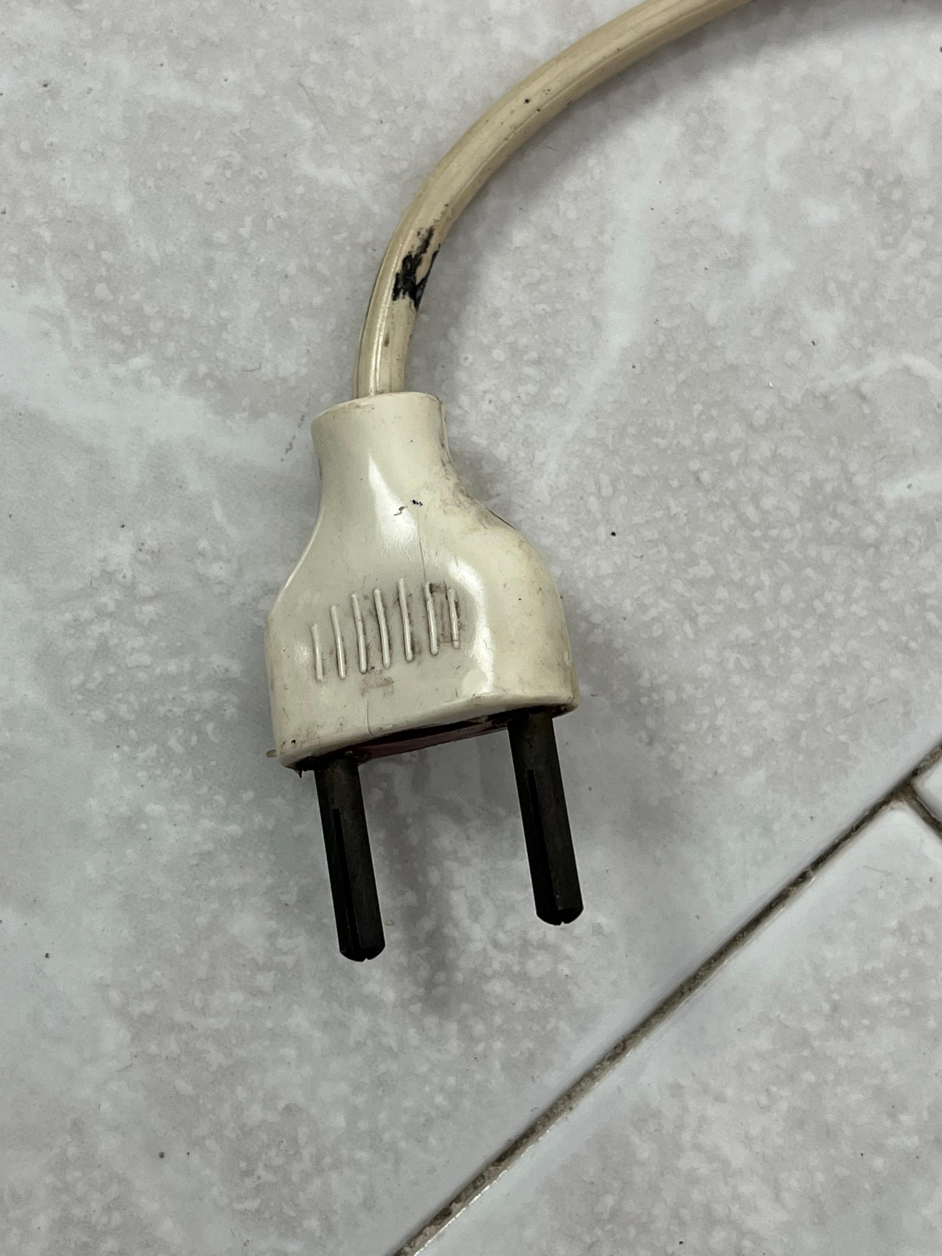 Metà XX secolo Lampada da terra di metà secolo con paralume in rafia, anni '50 in vendita
