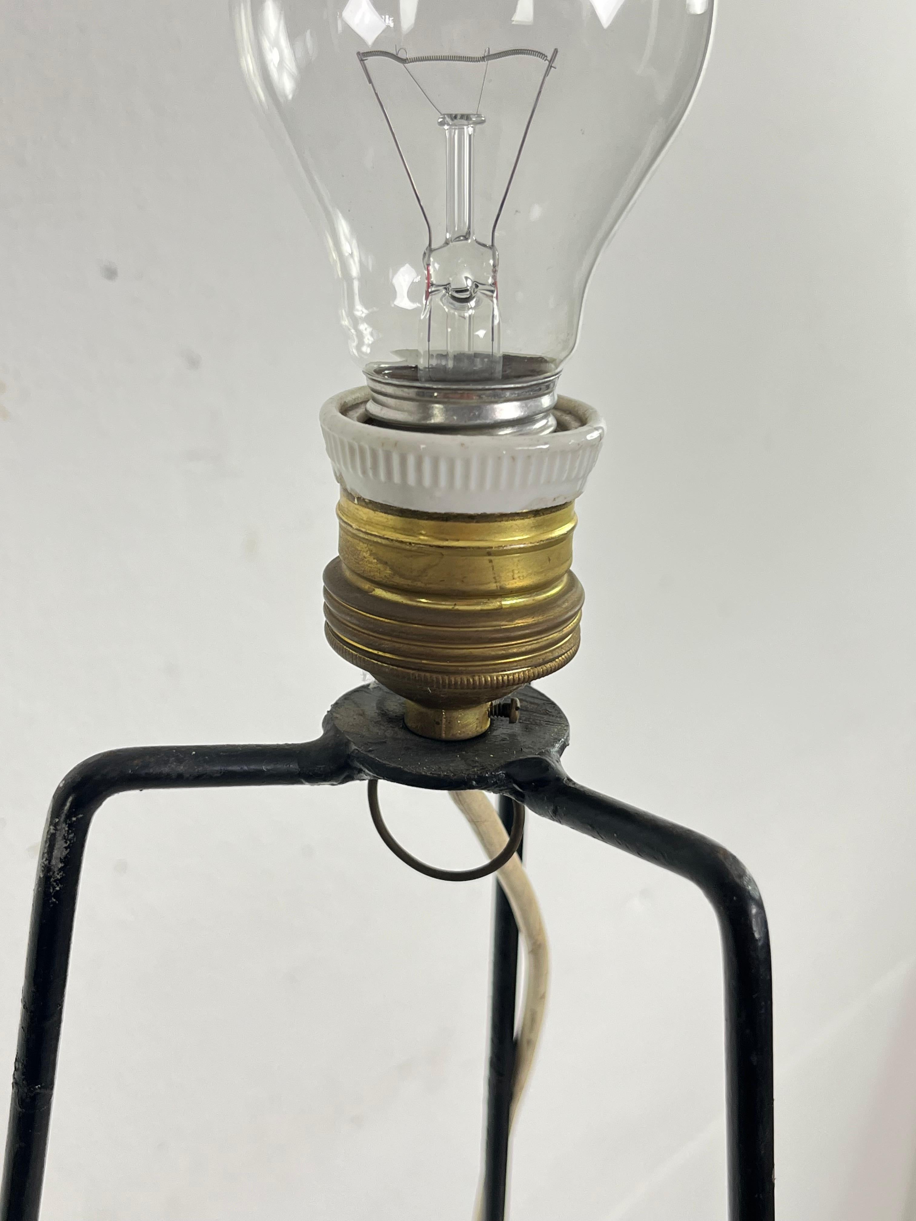 Lampada da terra di metà secolo con paralume in rafia, anni '50 in vendita 1