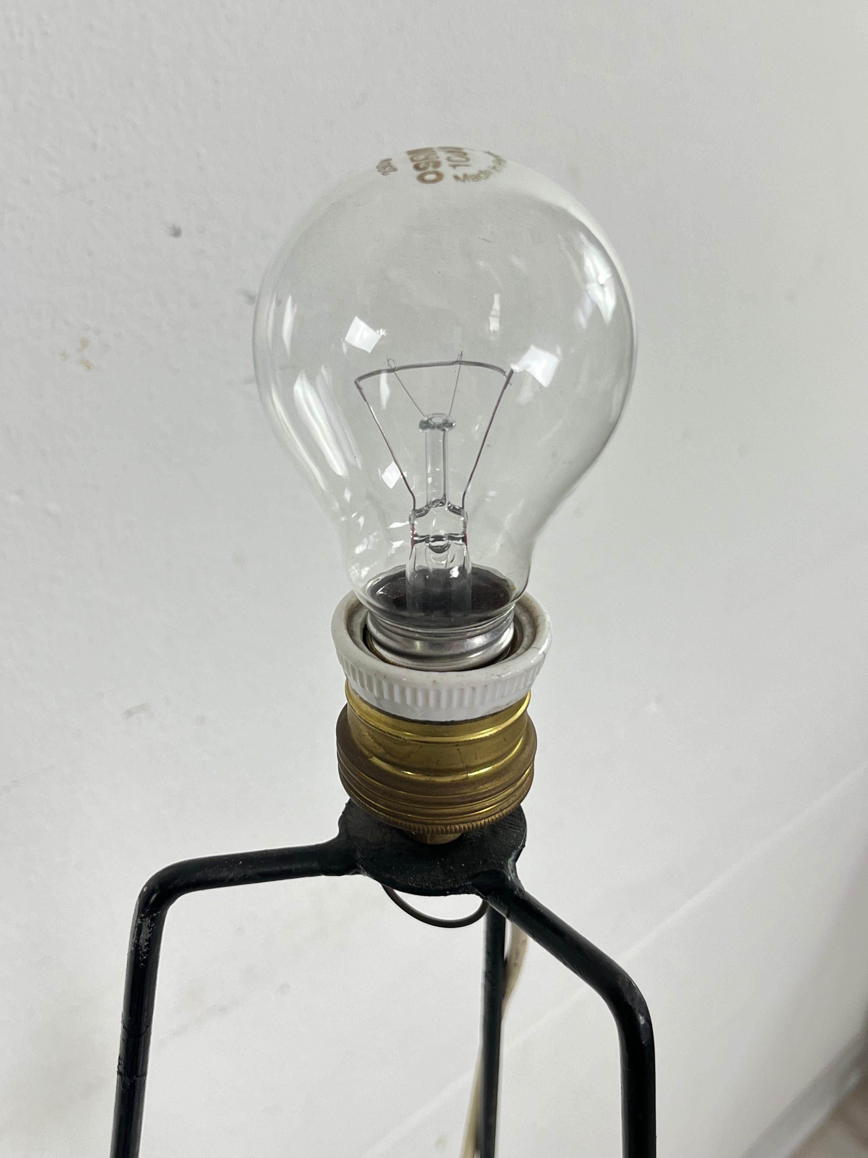 Lampada da terra di metà secolo con paralume in rafia, anni '50 in vendita 2