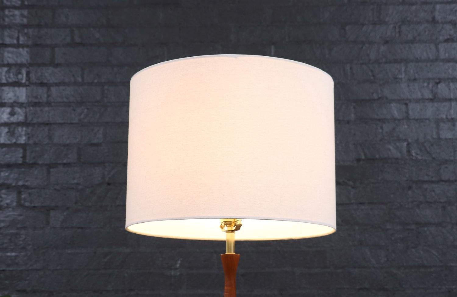 Mid-Century Floor Lamp with Removable Book Tray by Laurel For Sale 3