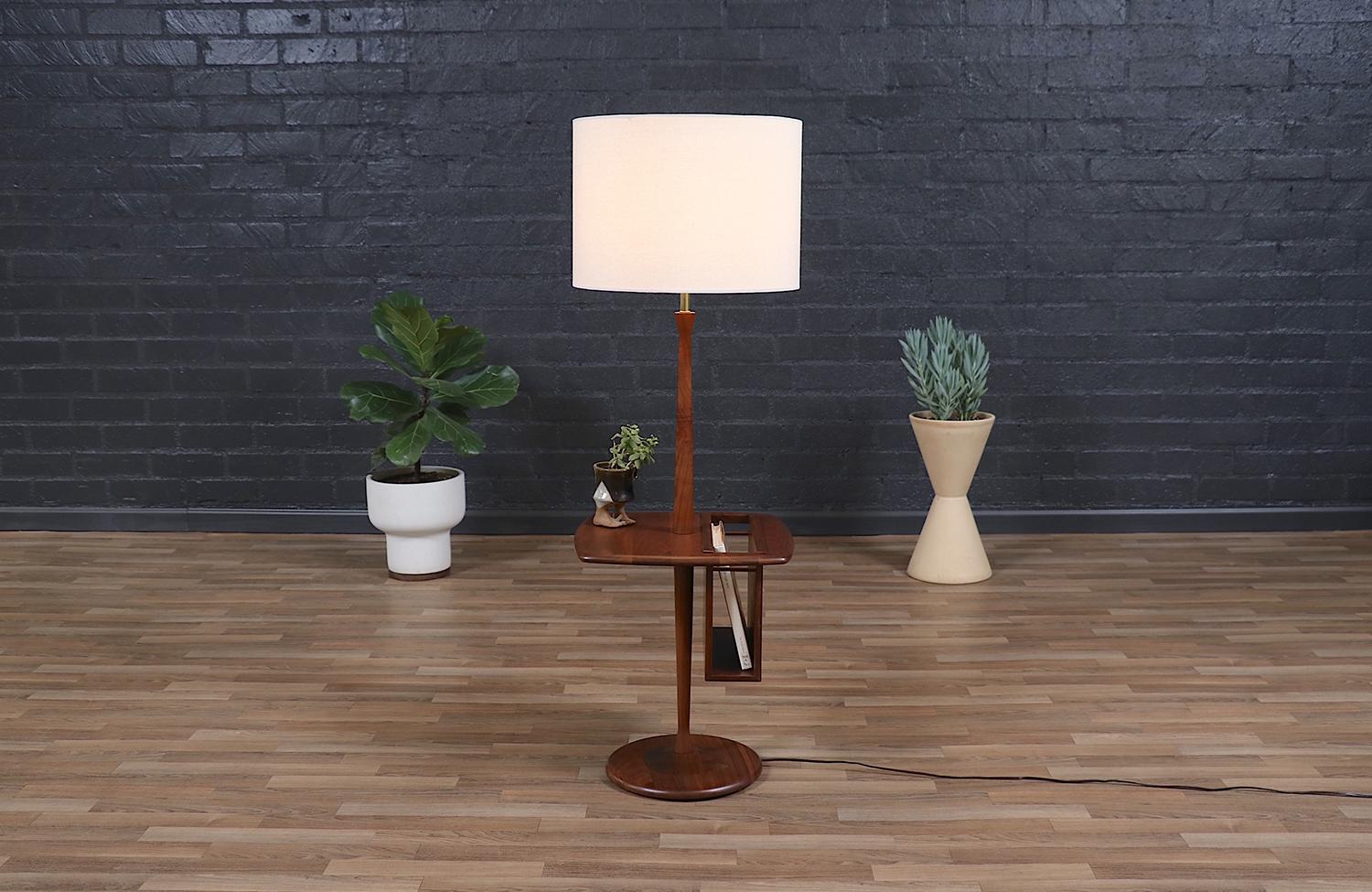 Floor Lamp designed and manufactured by Laurel Lamp Co. in the United States circa 1960’s. This beautiful Mid-Century Modern lamp features a tall walnut wood body with beautiful grain detail. A versatile and exclusive design that supports a small