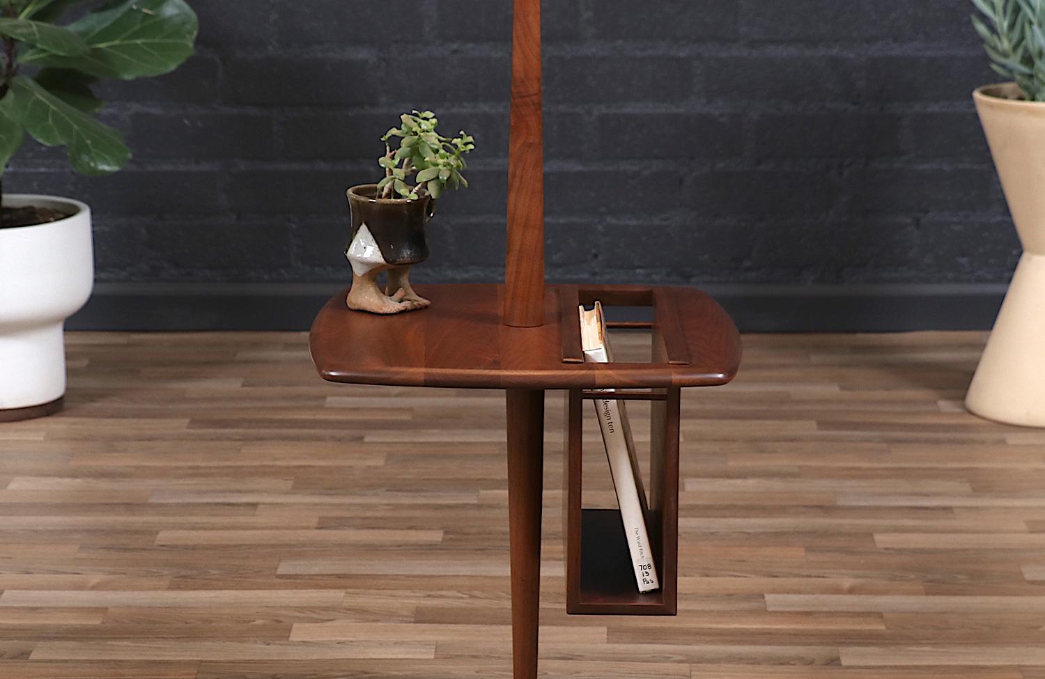 Mid-Century Floor Lamp with Removable Book Tray by Laurel In Excellent Condition For Sale In Los Angeles, CA