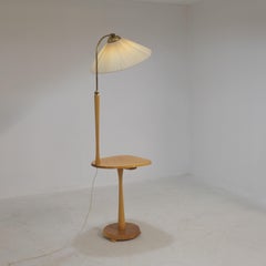Stehlampe aus der Mitte des Jahrhunderts mit Beistelltisch, Lindström Valaisin Oy, Finnland 1950er Jahre