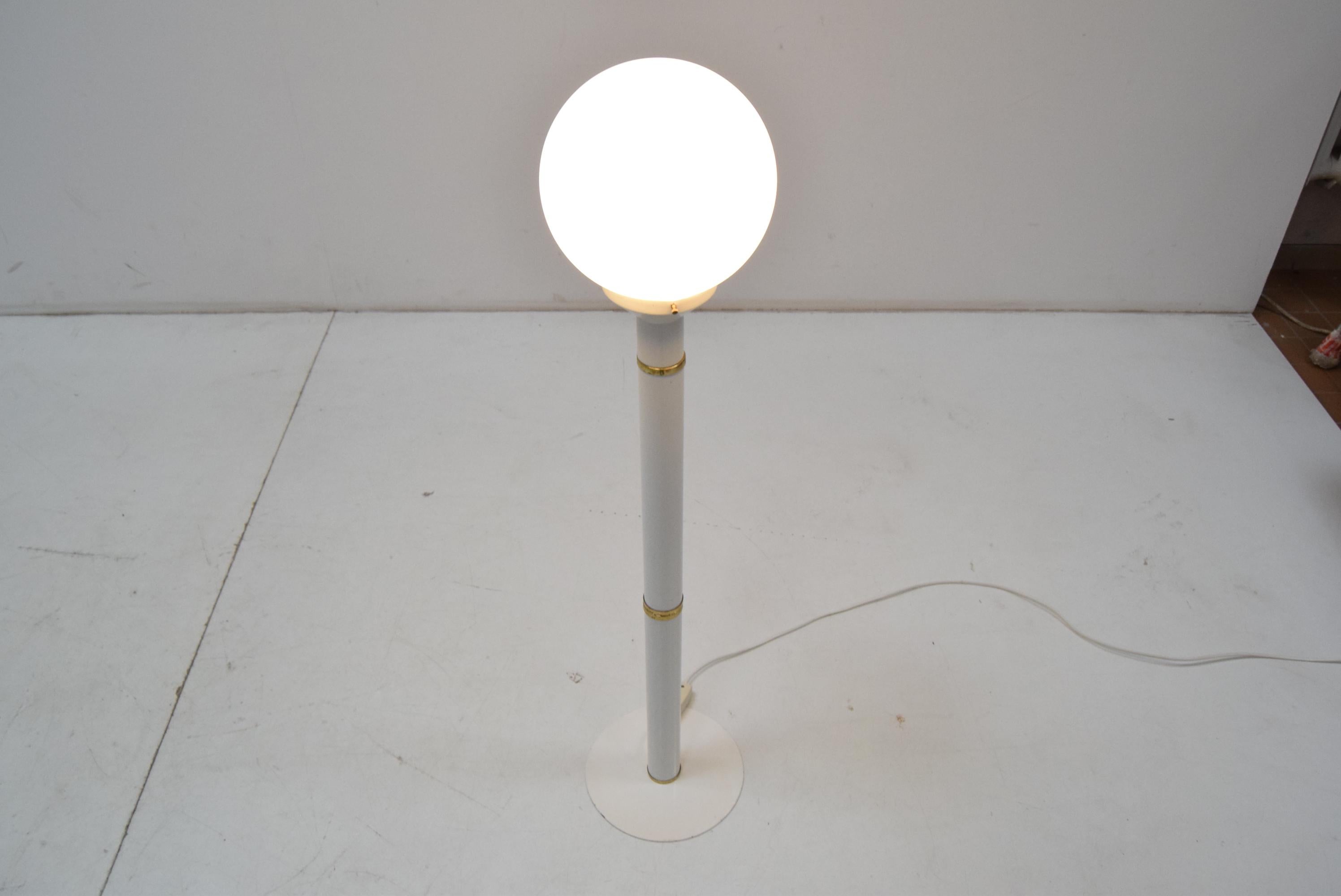 Mid-century Floor Lamp, 1970's.  For Sale 1