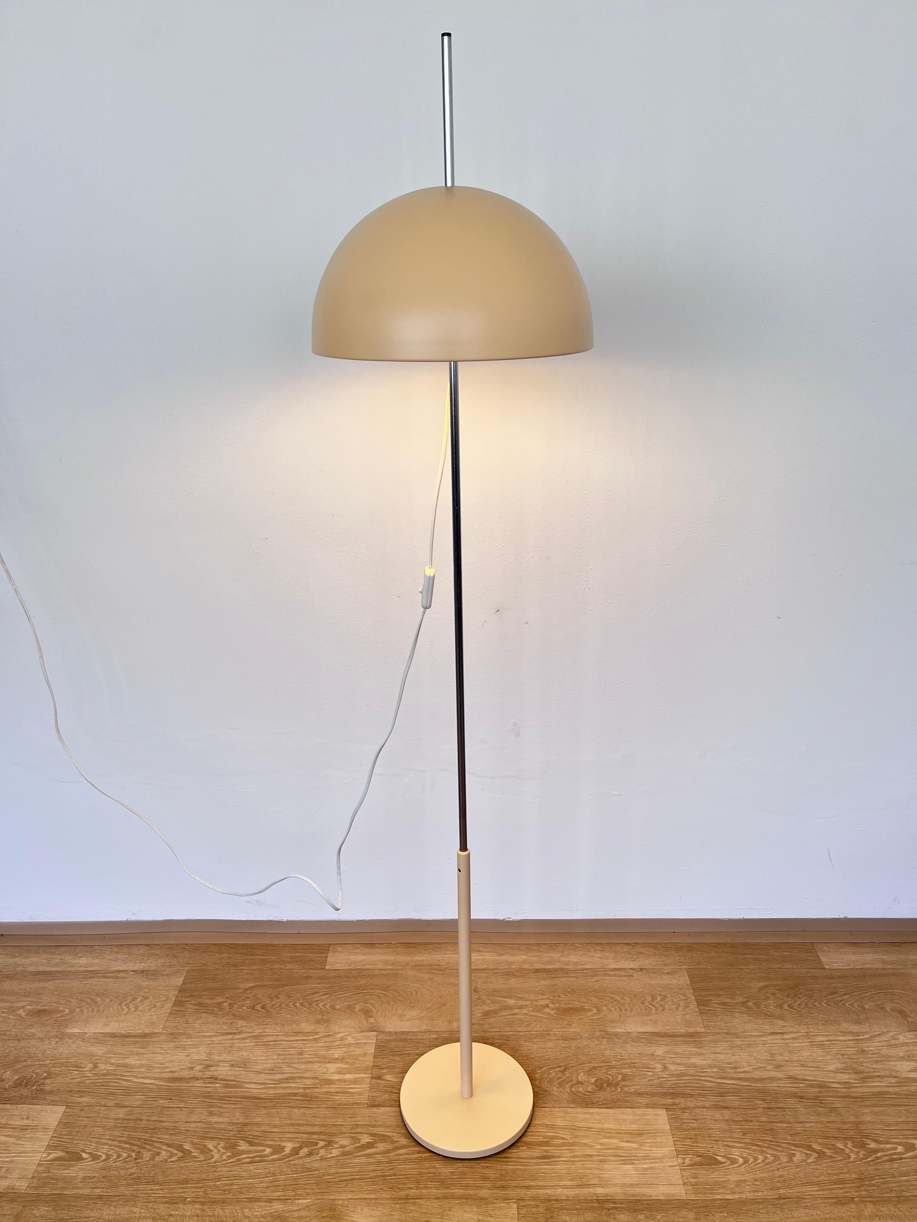 - Altura regulable
- dos bombillas
- completamente renovado
- Compatible con EE.UU.
- bombillas led cualquier potencia
jr