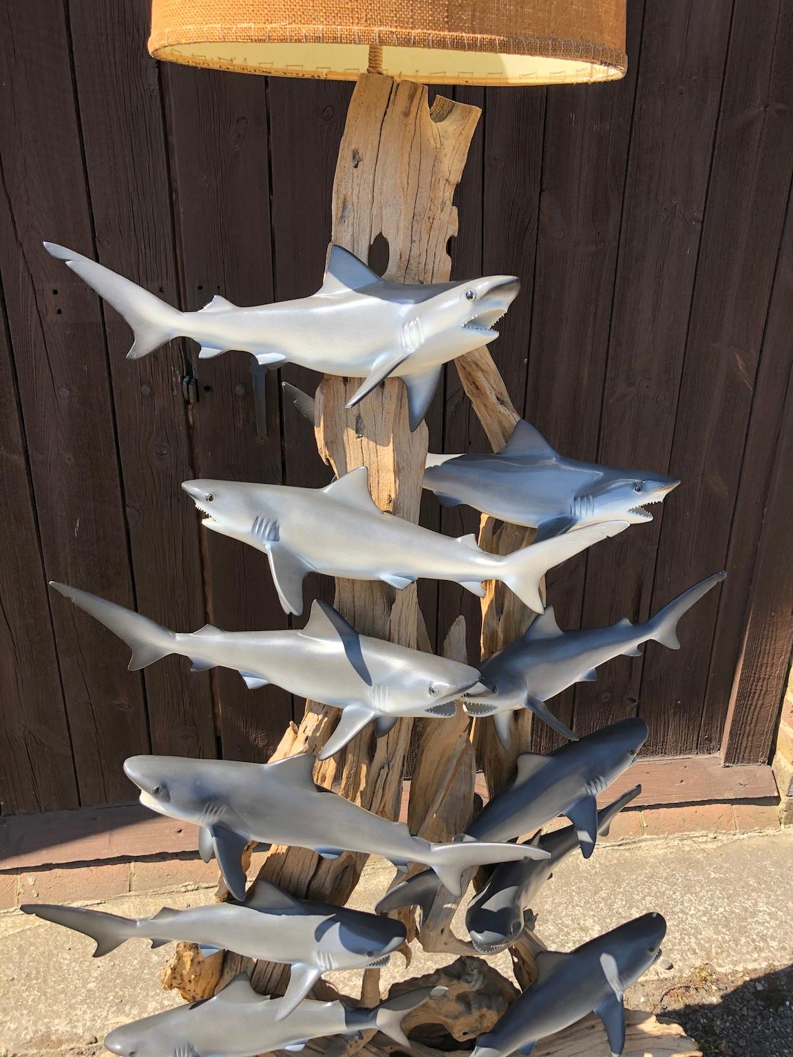 Résine Lampadaire du milieu du siècle avec des requins, années 1960, États-Unis, propriété de John Enwistle. en vente