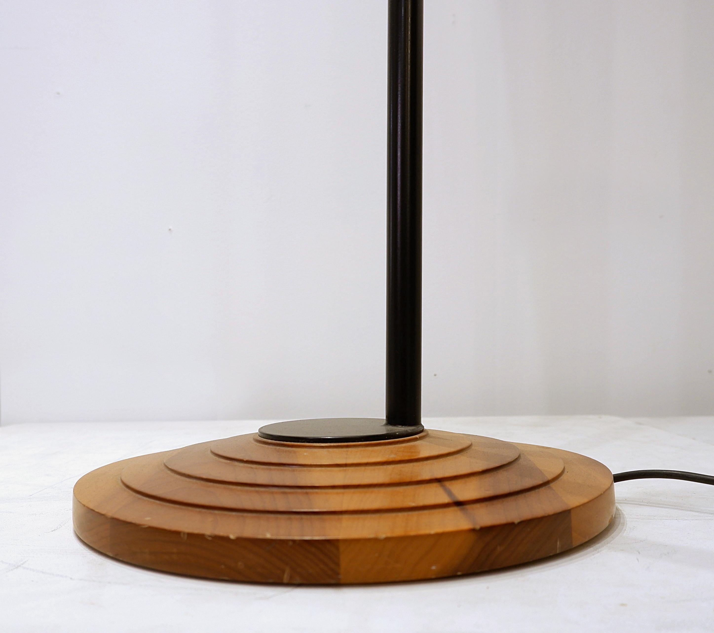 Italian Mid Century Floorlamp in the style of Ettore Sottsass, Italy, 1980's For Sale
