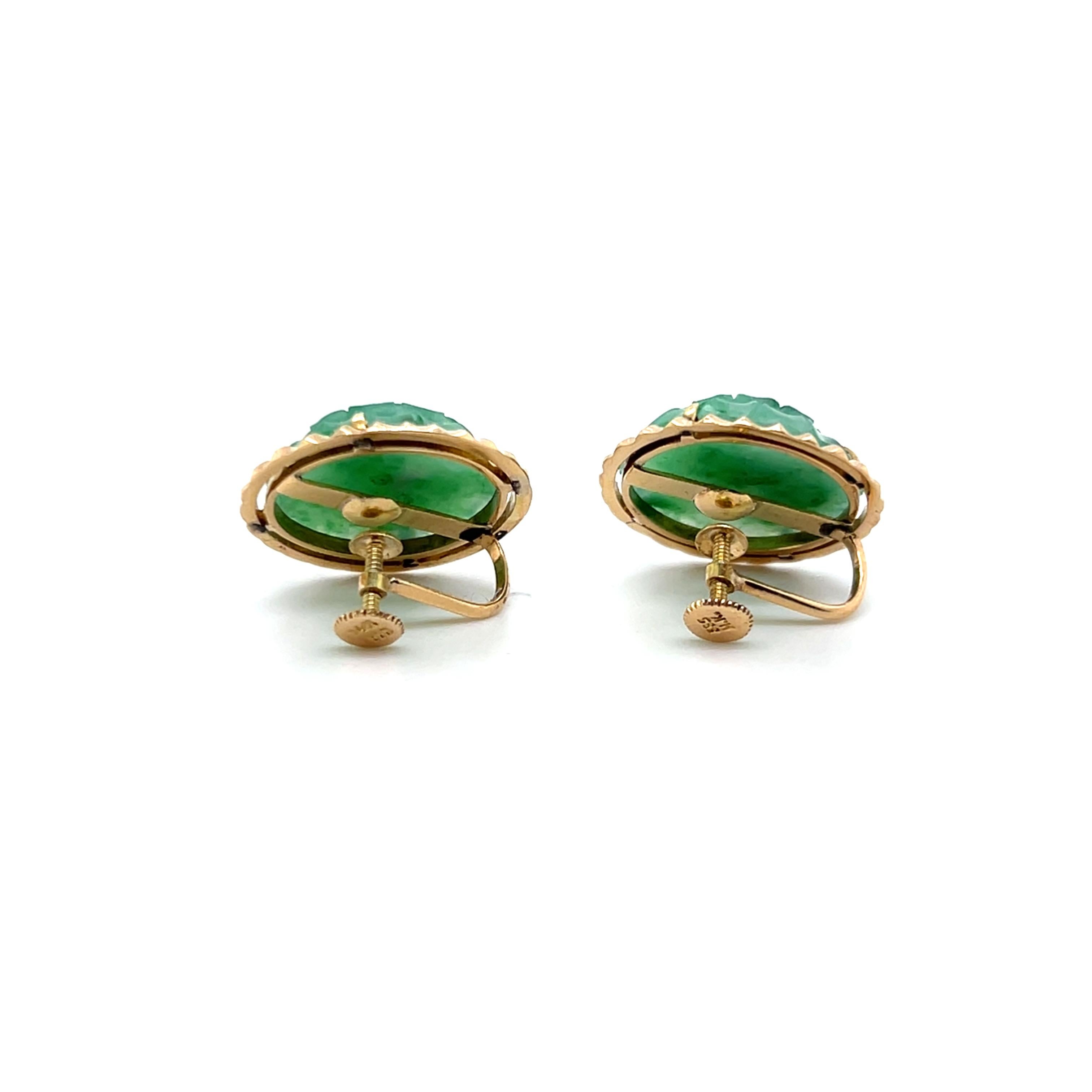 Boucles d'oreilles à vis en or jaune 14k et jadéite sculptée florale du milieu du siècle dernier en vente 6