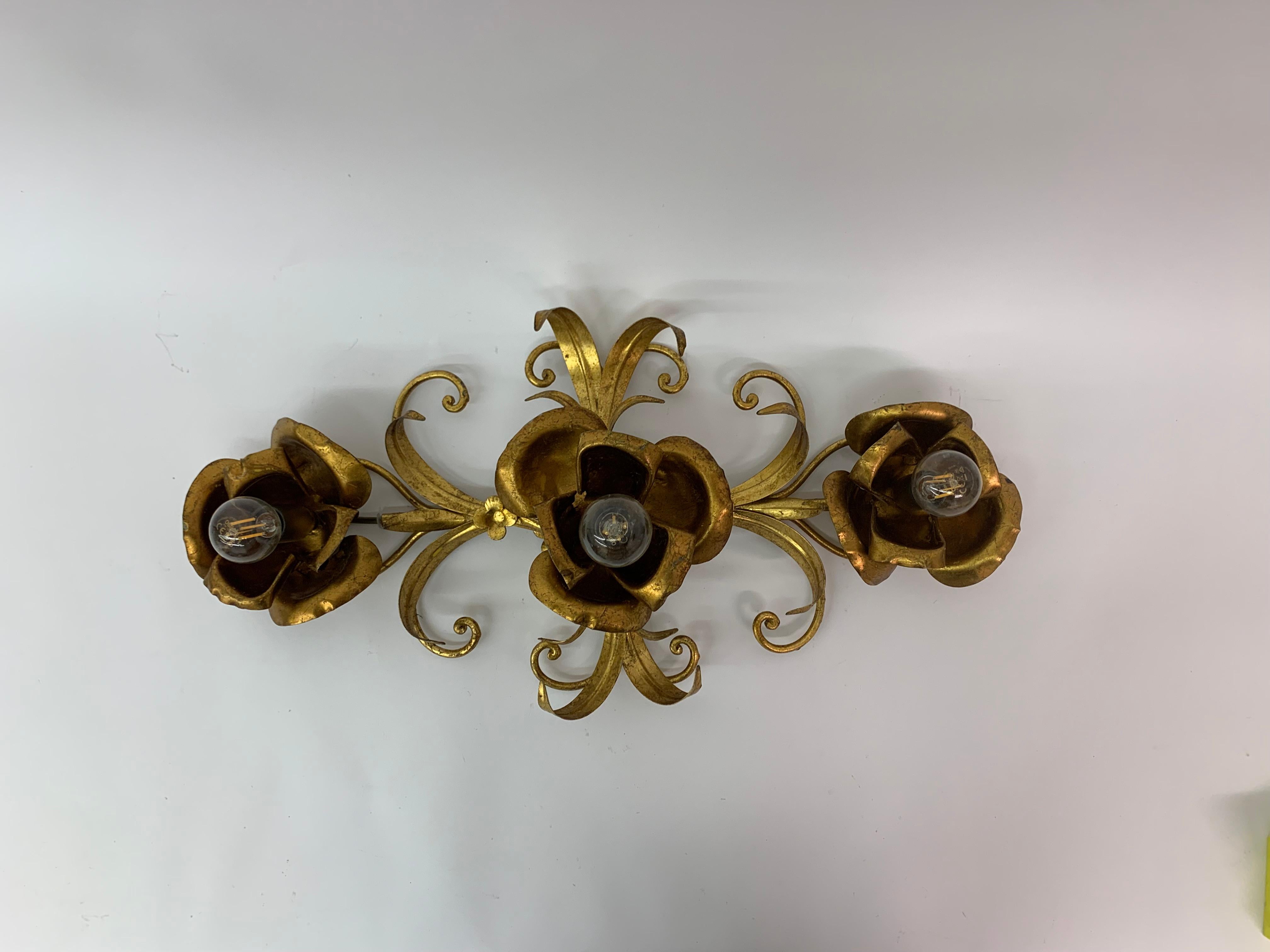 Midcentury Floral Wall Lamp, 1970s In Good Condition For Sale In Delft, NL