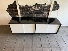 Cabinet noir et blanc crédence du milieu du siècle de Florence Knoll tirettes en cuir