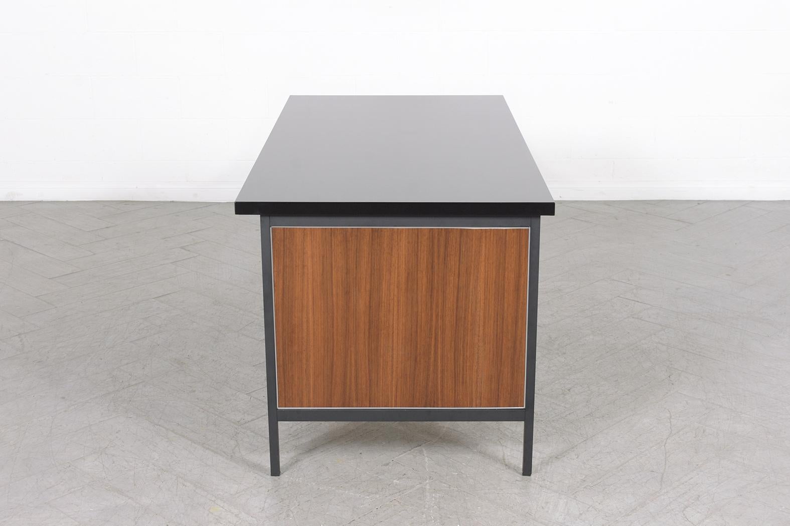 Florence Knoll-Inspired Executive Desk: Mid-Century Modern Elegance For Sale 3