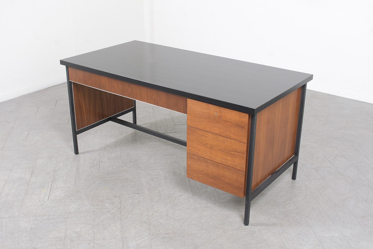 Mid-20th Century Florence Knoll-Inspired Executive Desk: Mid-Century Modern Elegance For Sale