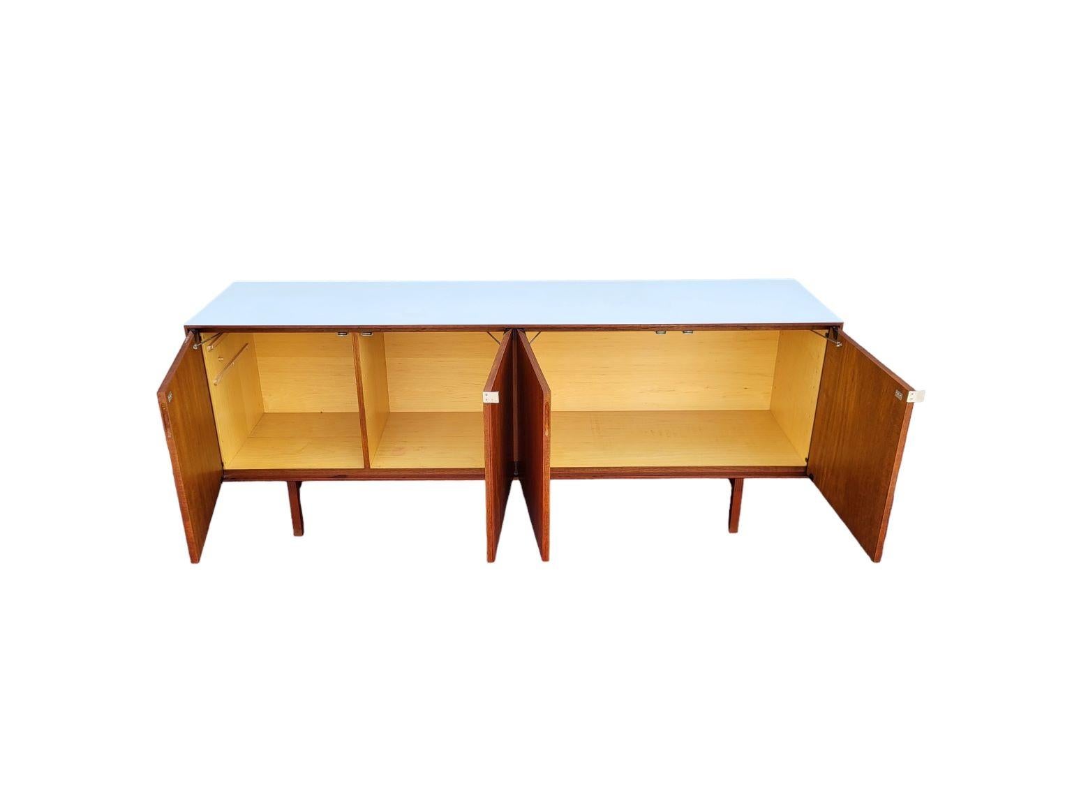 Mid Century Florence Knoll Modern Credenza For Knoll C.1960 In Good Condition In Bernville, PA