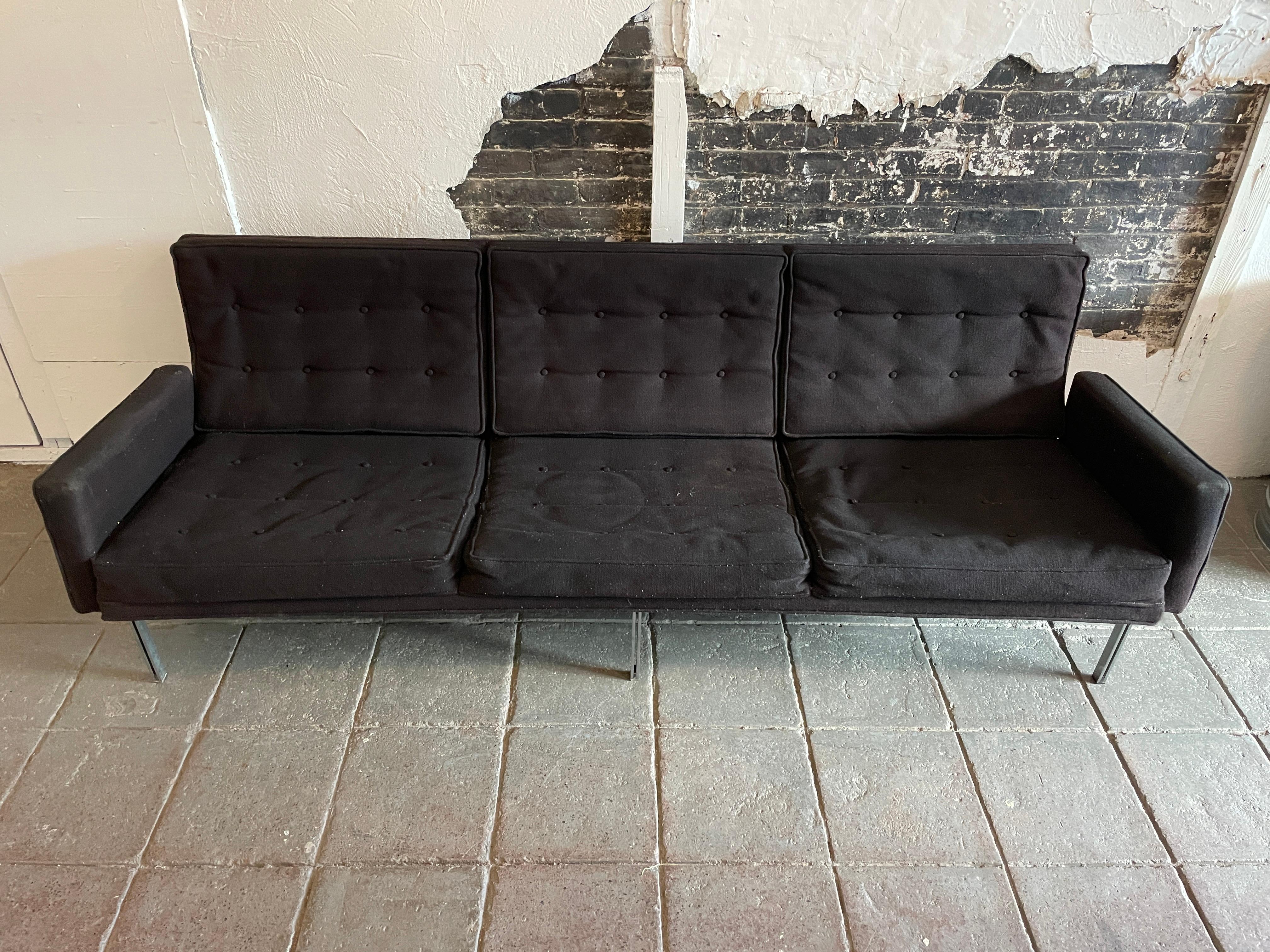 Mitte des Jahrhunderts Florence Knoll Sofa #57 Parallel Bar System - muss gepolstert werden  (Moderne der Mitte des Jahrhunderts) im Angebot