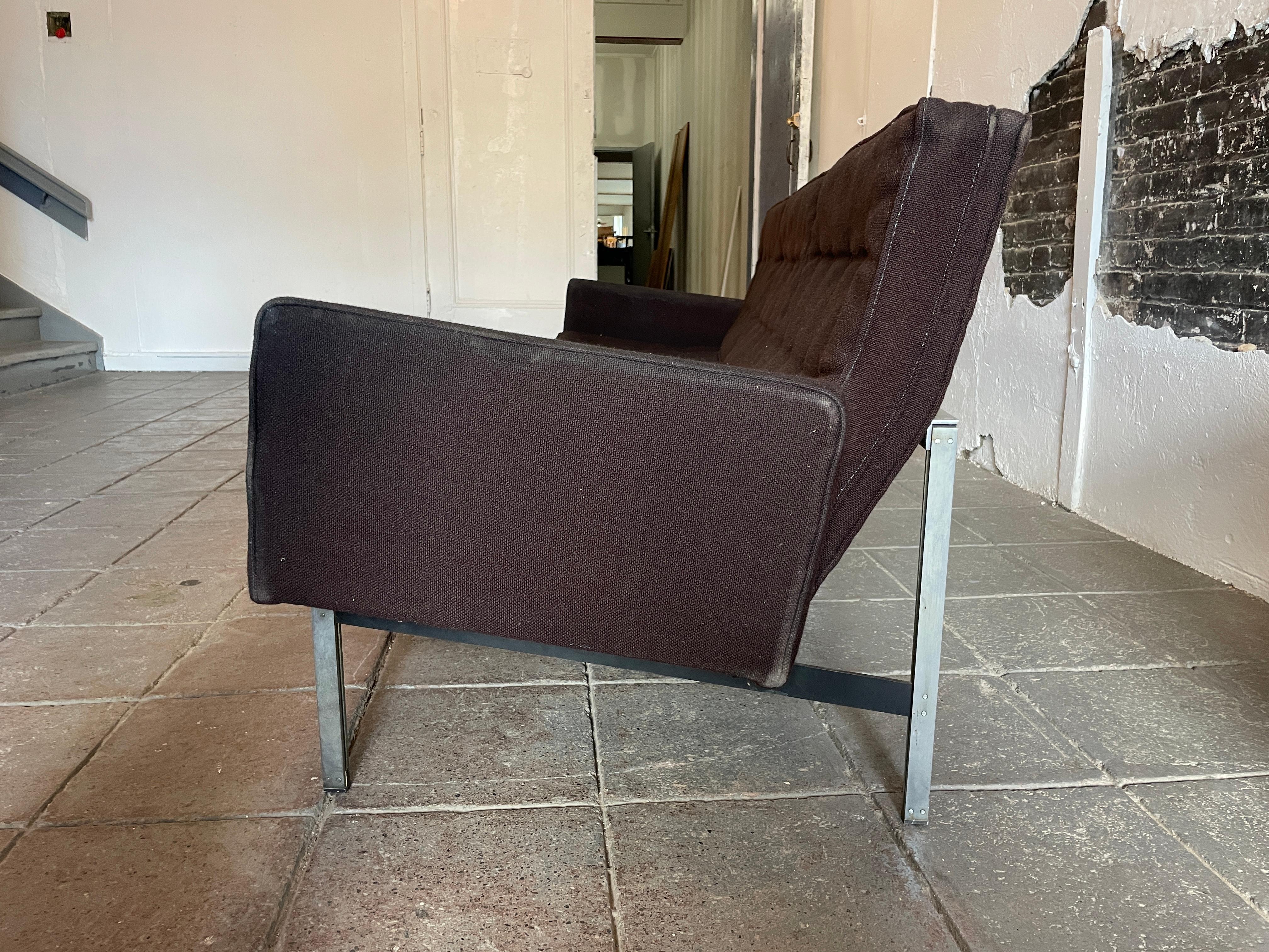 Mid century Florence Knoll Sofa #57 Parallel Bar System - needs upholstery In Good Condition For Sale In Brooklyn, NY