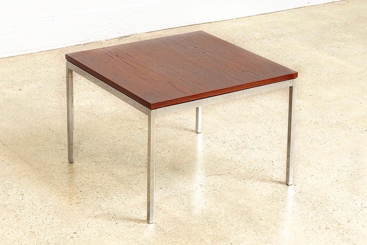 American Mid Century Florence Knoll Square Coffee Table in Walnut For Sale