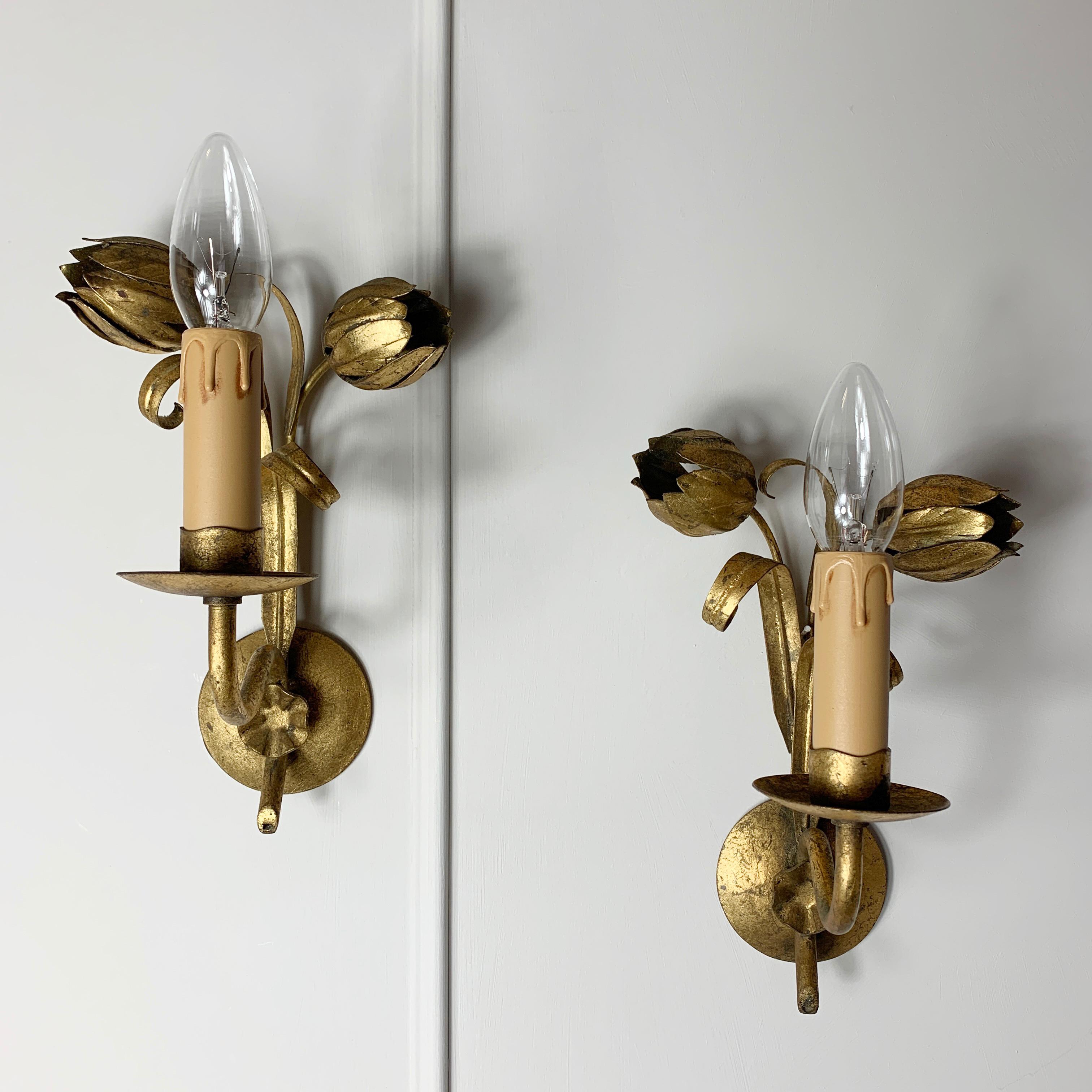 Midcentury Flower Bud Gilt Wall Lights In Good Condition In Hastings, GB