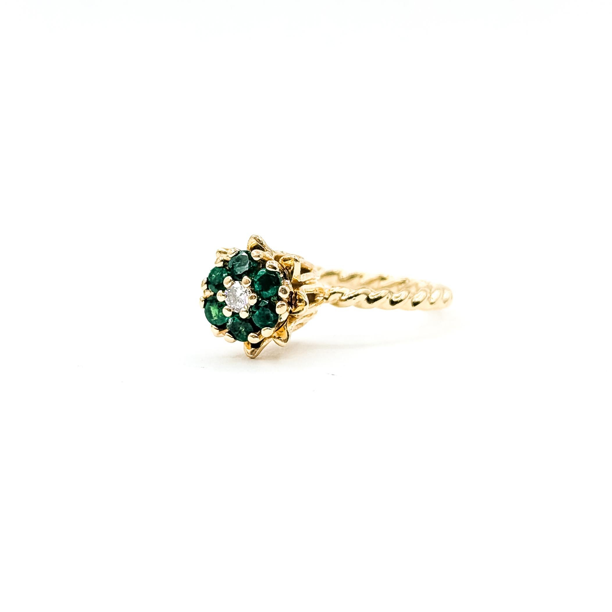 Contemporaneo Mid-Century Flower Emerald & Diamond Ring in 14k Yellow Gold in vendita