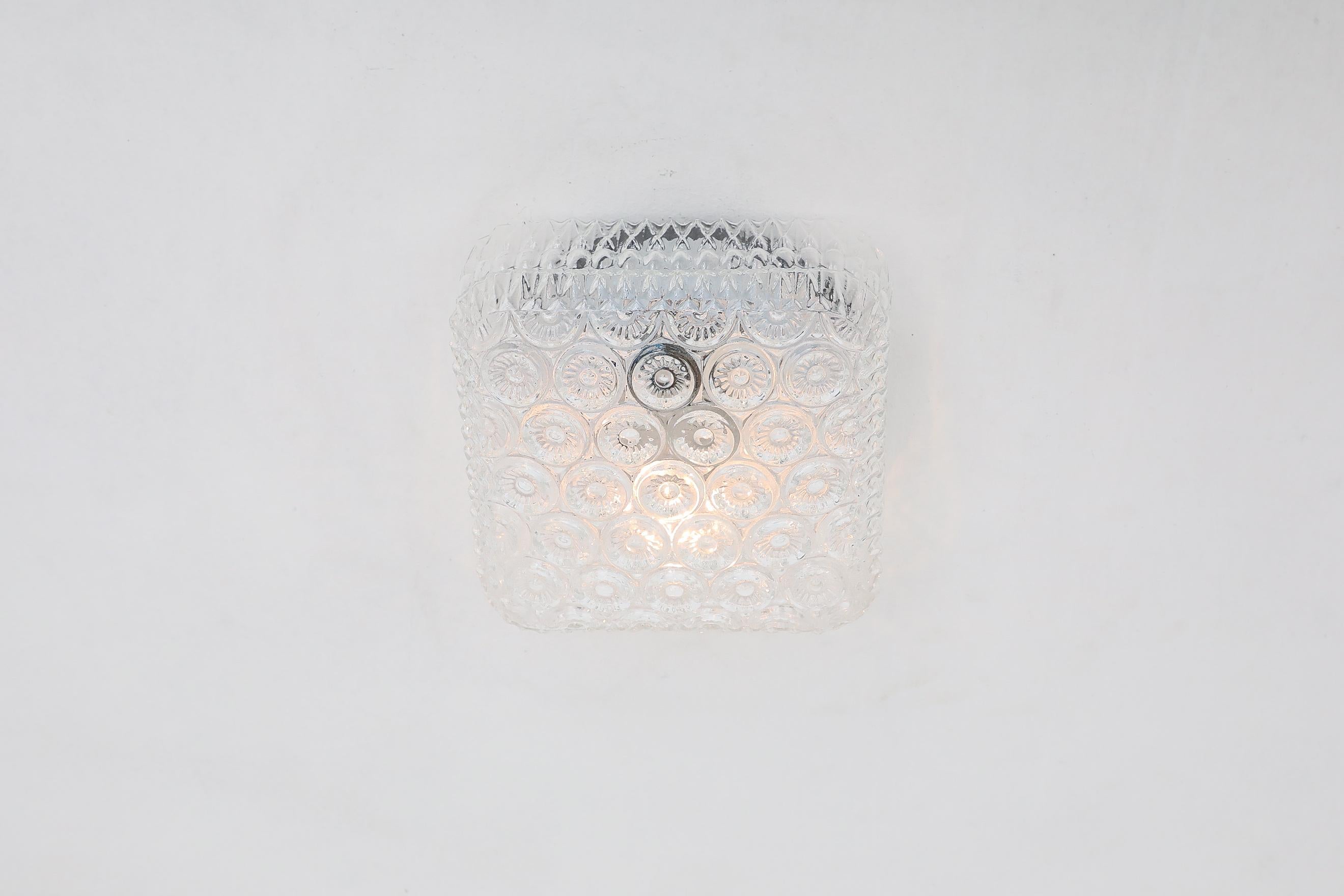 Mid-Century Flower Power Pressed Glass Sconce In Good Condition For Sale In Los Angeles, CA