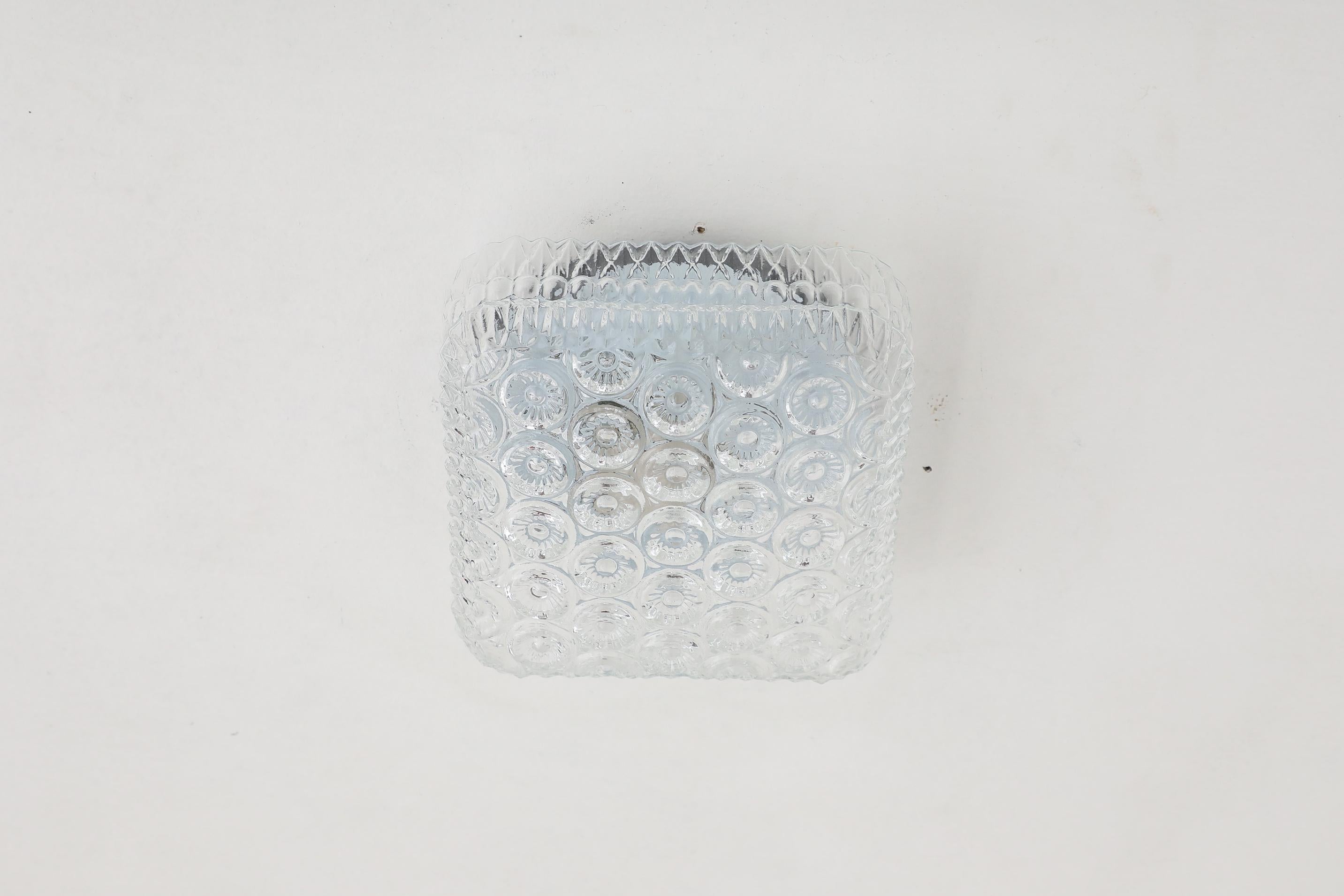 Mid-Century Flower Power Pressed Glass Sconce For Sale 2