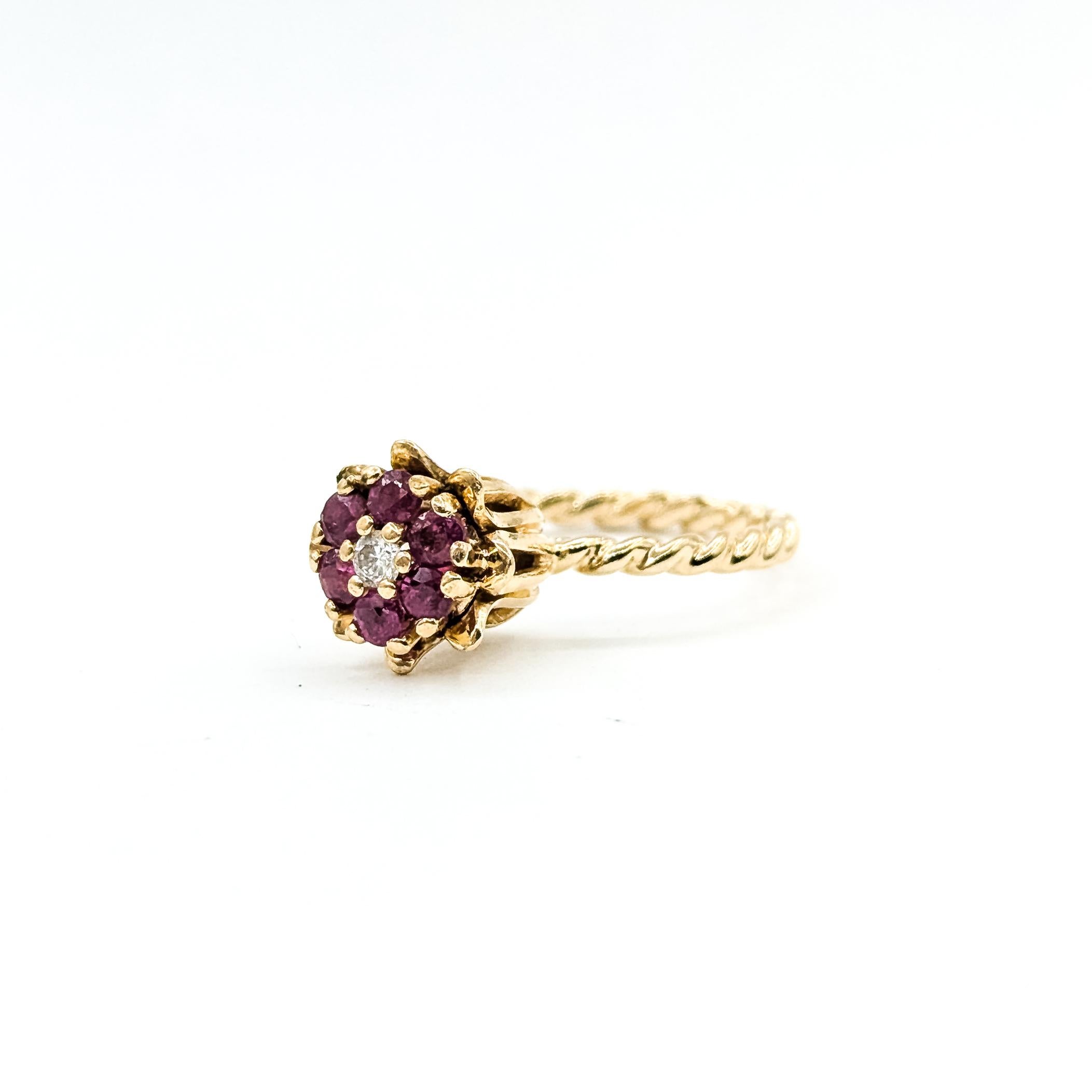 Contemporain Mid-century Flower Ruby & Diamond Ring in 14k en vente