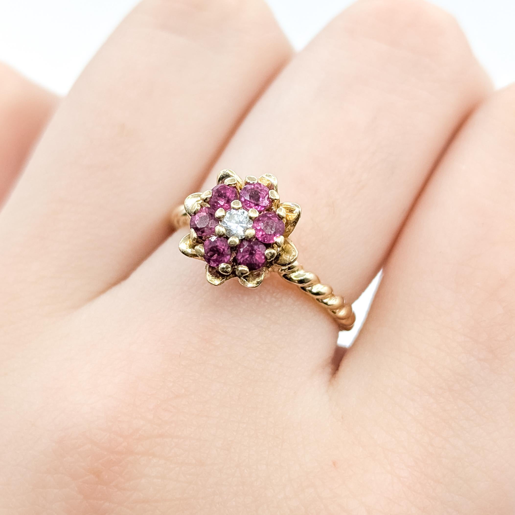 Mid-century Flower Ruby & Diamond Ring in 14k Excellent état - En vente à Bloomington, MN