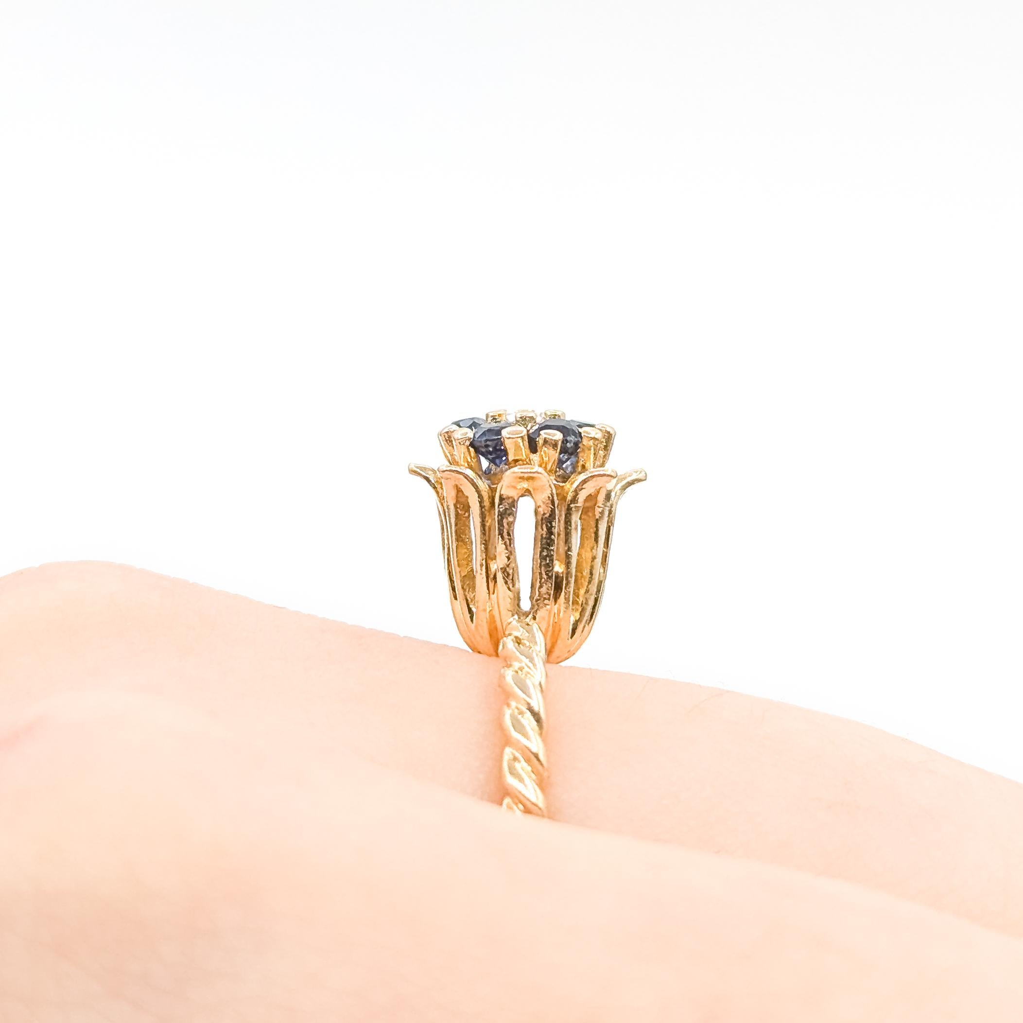 Mid-Century Blume Saphir & Diamant Ring in 14k (Rundschliff) im Angebot