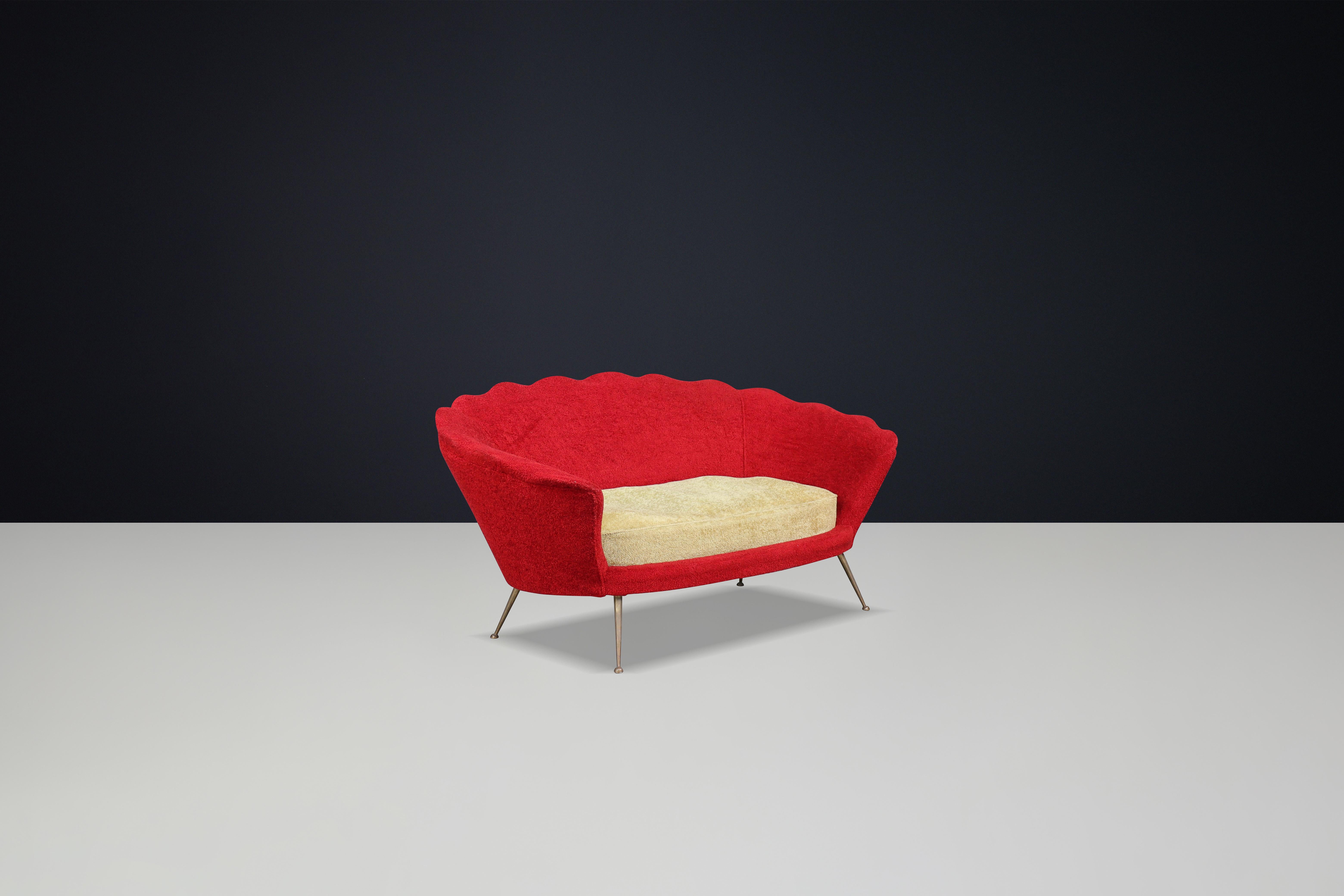 Mid-Century Flower-Shaped Sofa, Fabric Upholstery, Brass, Italy, 1950s

This mid-century flower-shaped sofa is an iconic example of Italian design from the 1950s. Its organic and sculptural form stands out with its bold design. The sofa features