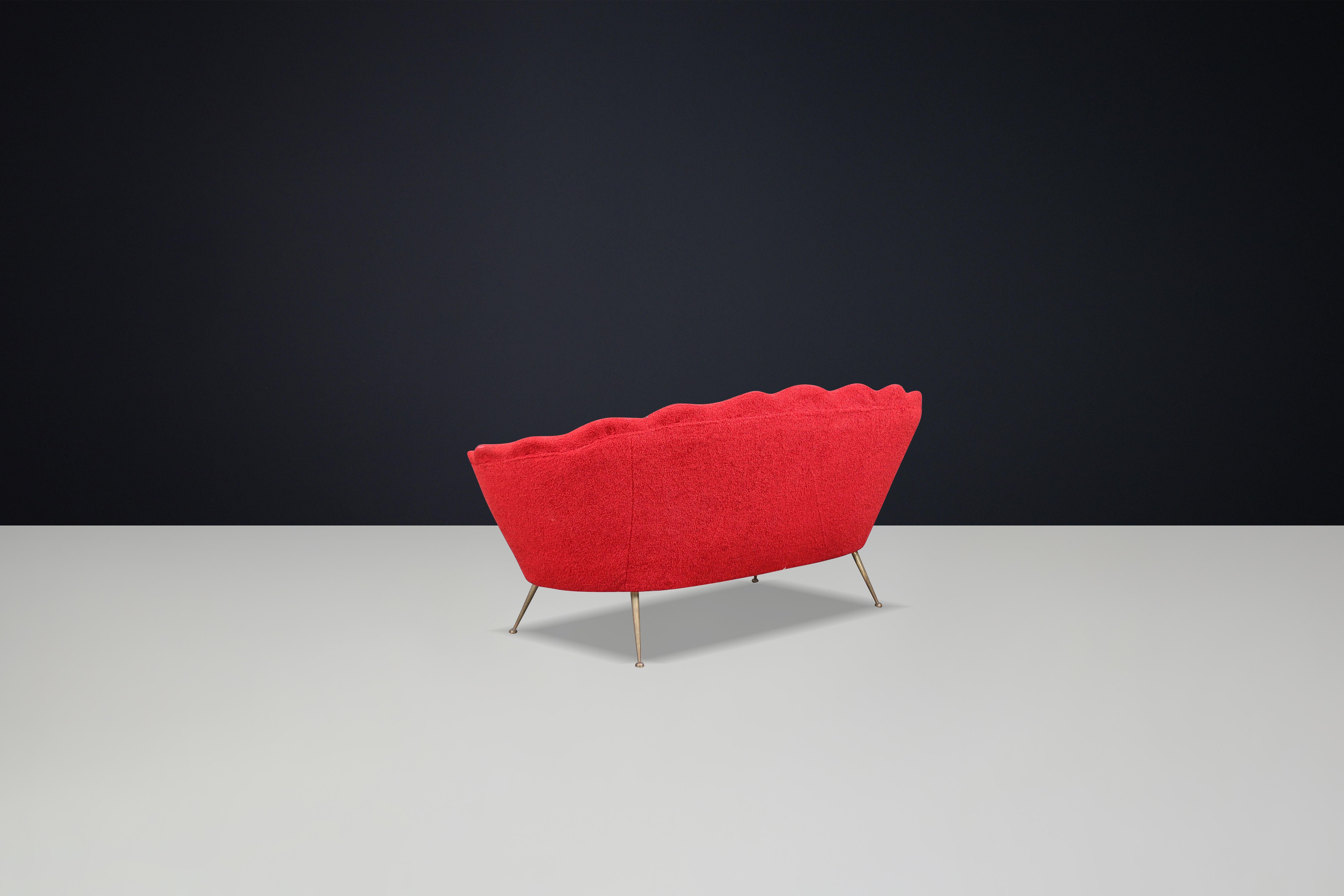 Mid-Century Flower-Shaped Sofa, Fabric Upholstery, Brass, Italy, 1950s In Good Condition For Sale In Almelo, NL