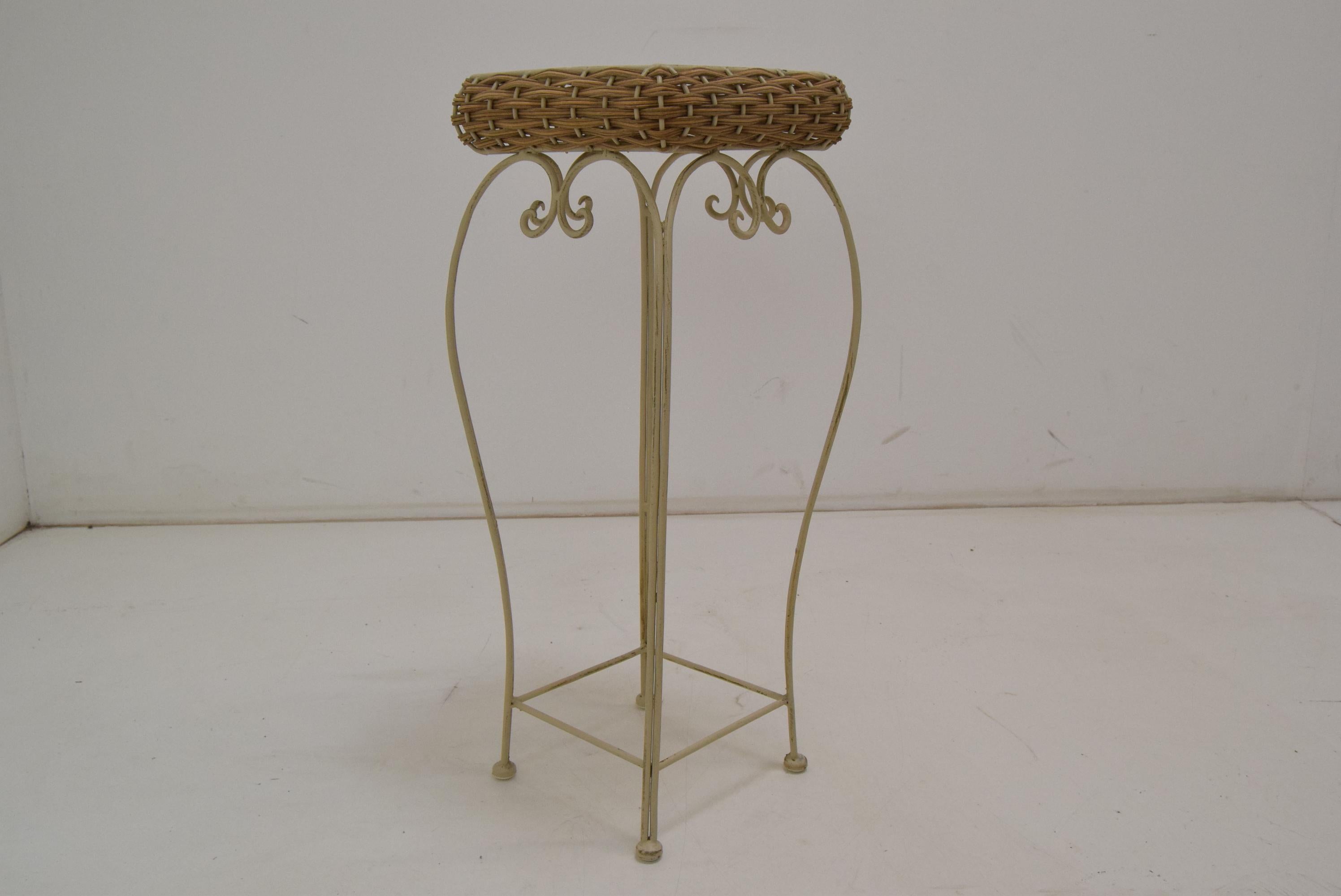 Mid-century Flower Stand, 1980's.  For Sale 1