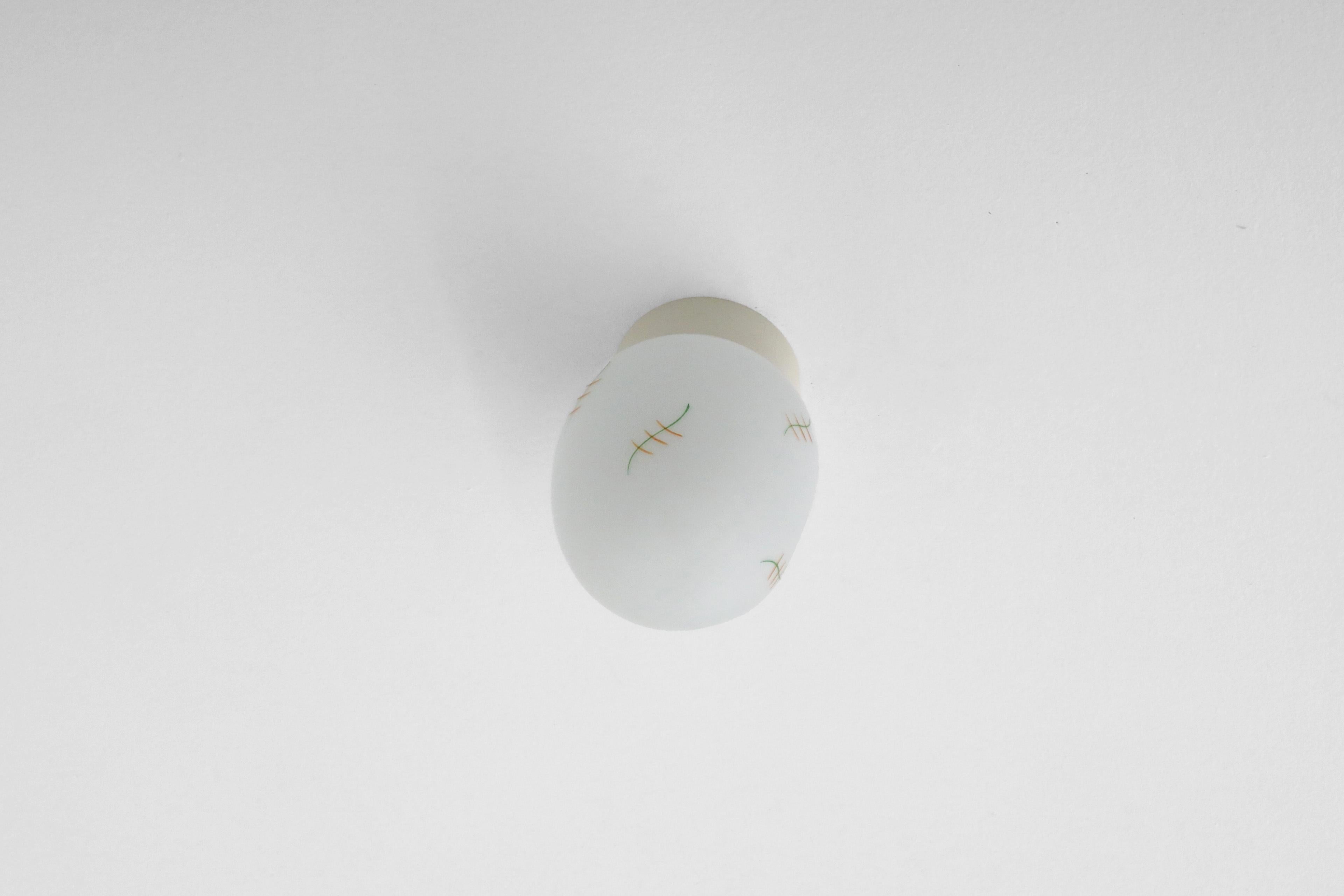 Wandleuchter aus bemaltem Milchglas von Bo-Niko, Belgien, Mid-Century Einbaubeleuchtung (20. Jahrhundert) im Angebot