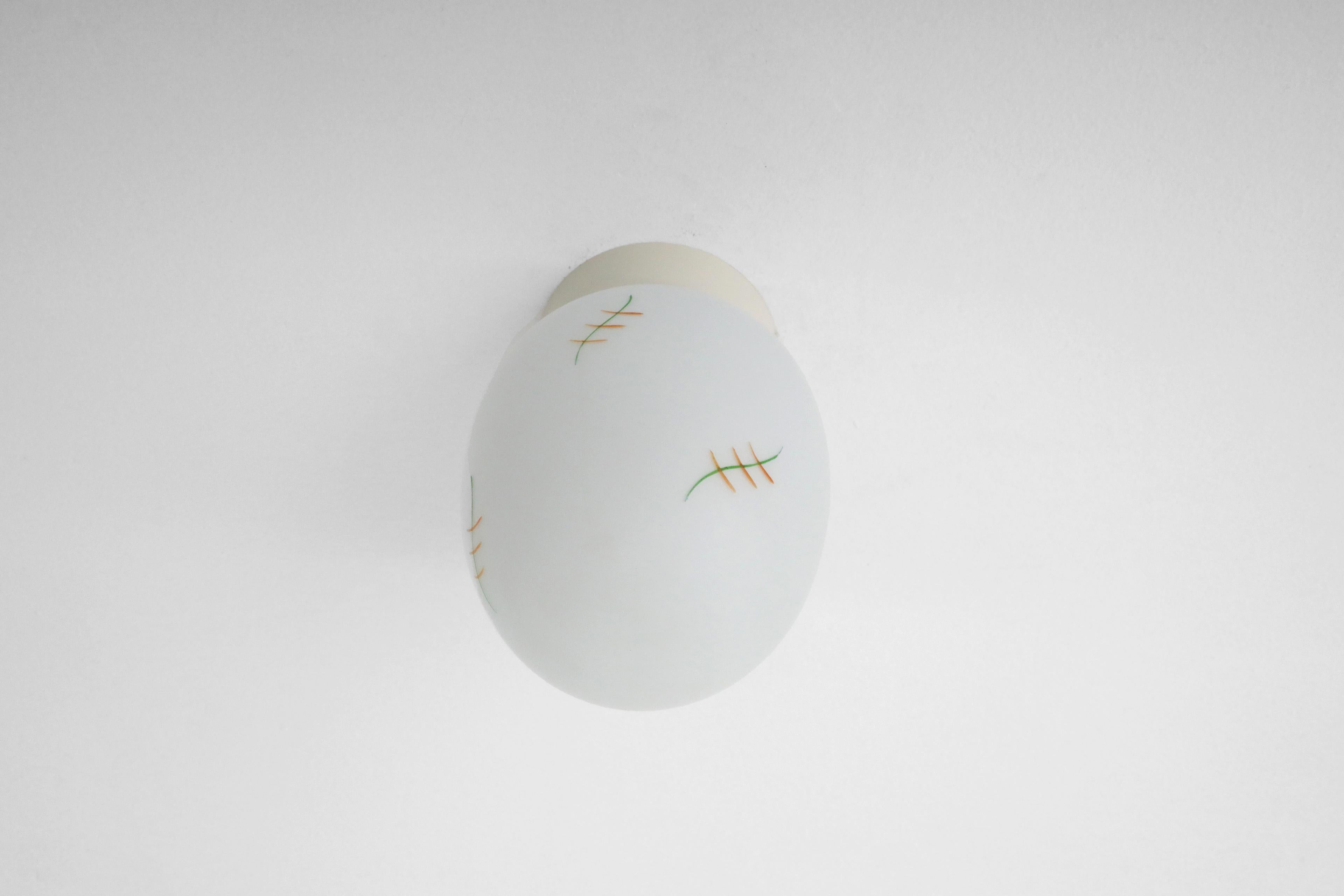 Wandleuchter aus bemaltem Milchglas von Bo-Niko, Belgien, Mid-Century Einbaubeleuchtung im Angebot 1