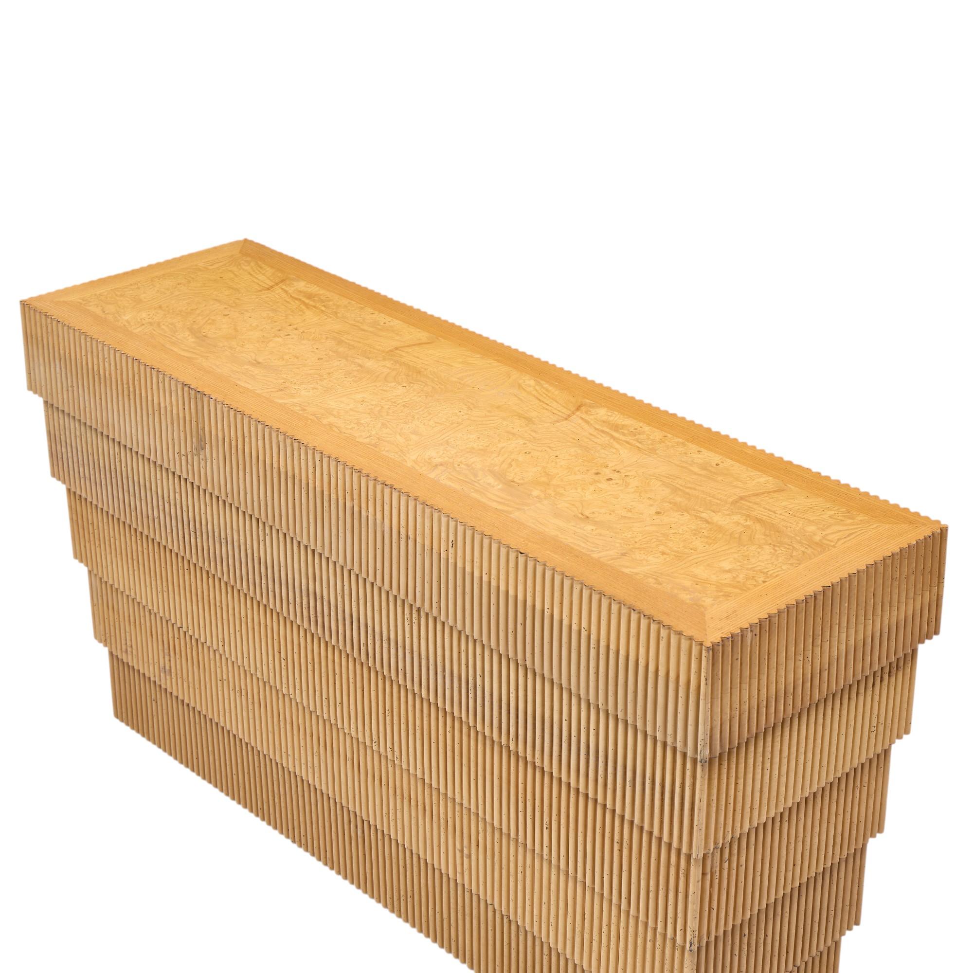 Table console en chêne cannelé et bois de ronce du milieu du siècle dernier en vente 2