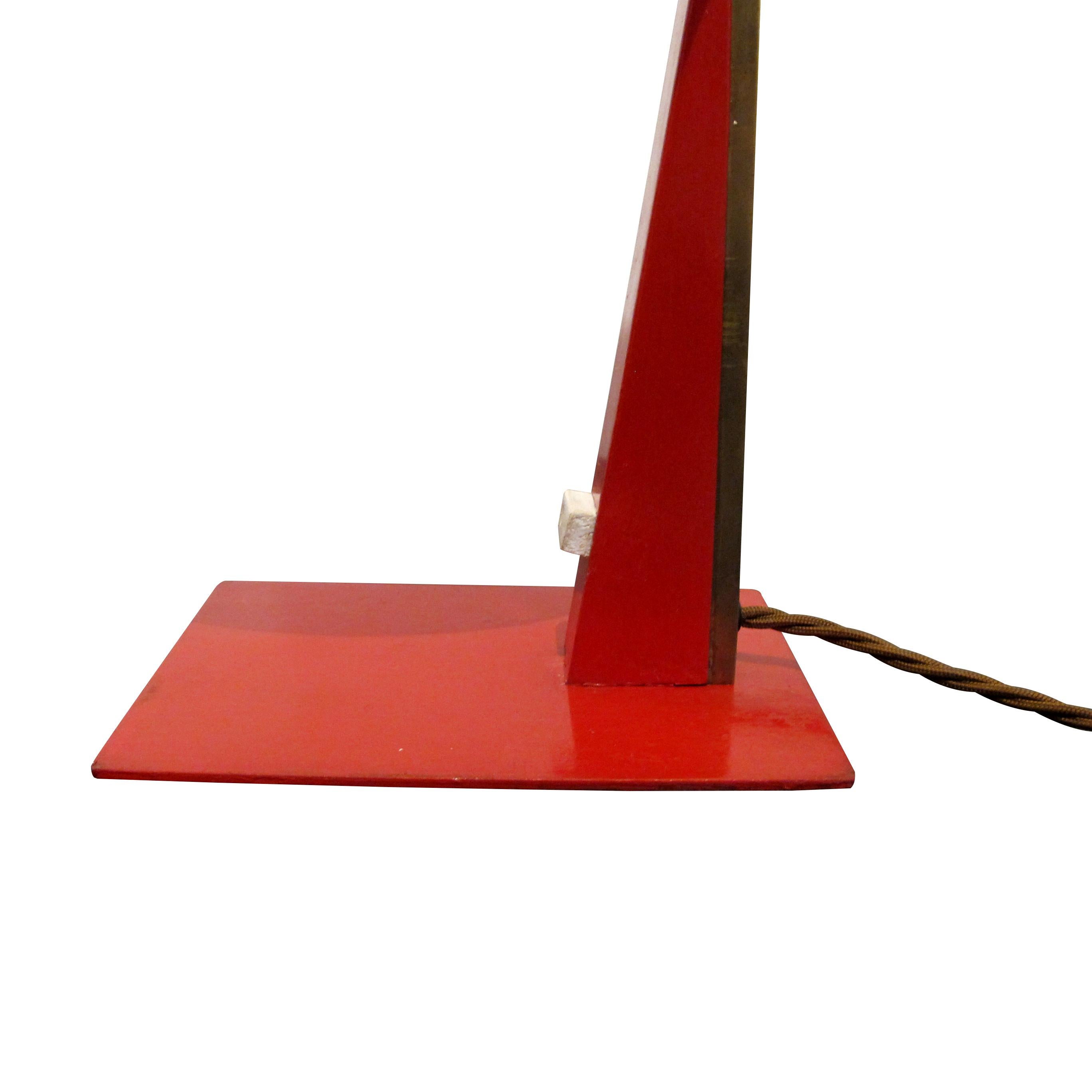 Verstellbare rote Mid-Century-Schreibtischlampe mit fliegender Untertasse, Italienisch  (Mitte des 20. Jahrhunderts) im Angebot