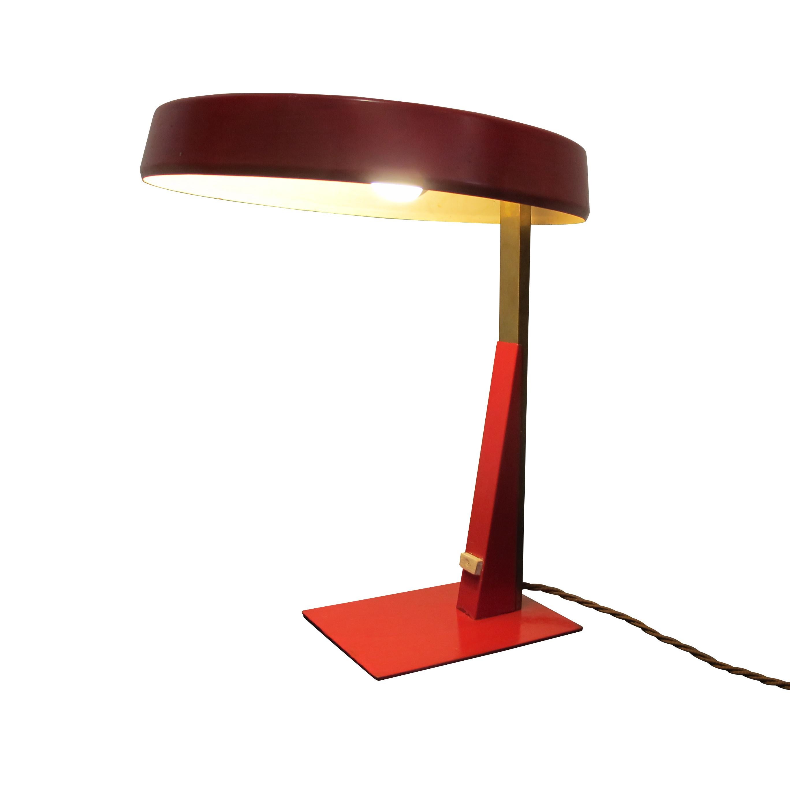 Lampe de bureau du milieu du siècle à soucoupe volante rouge réglable, italienne  en vente 1