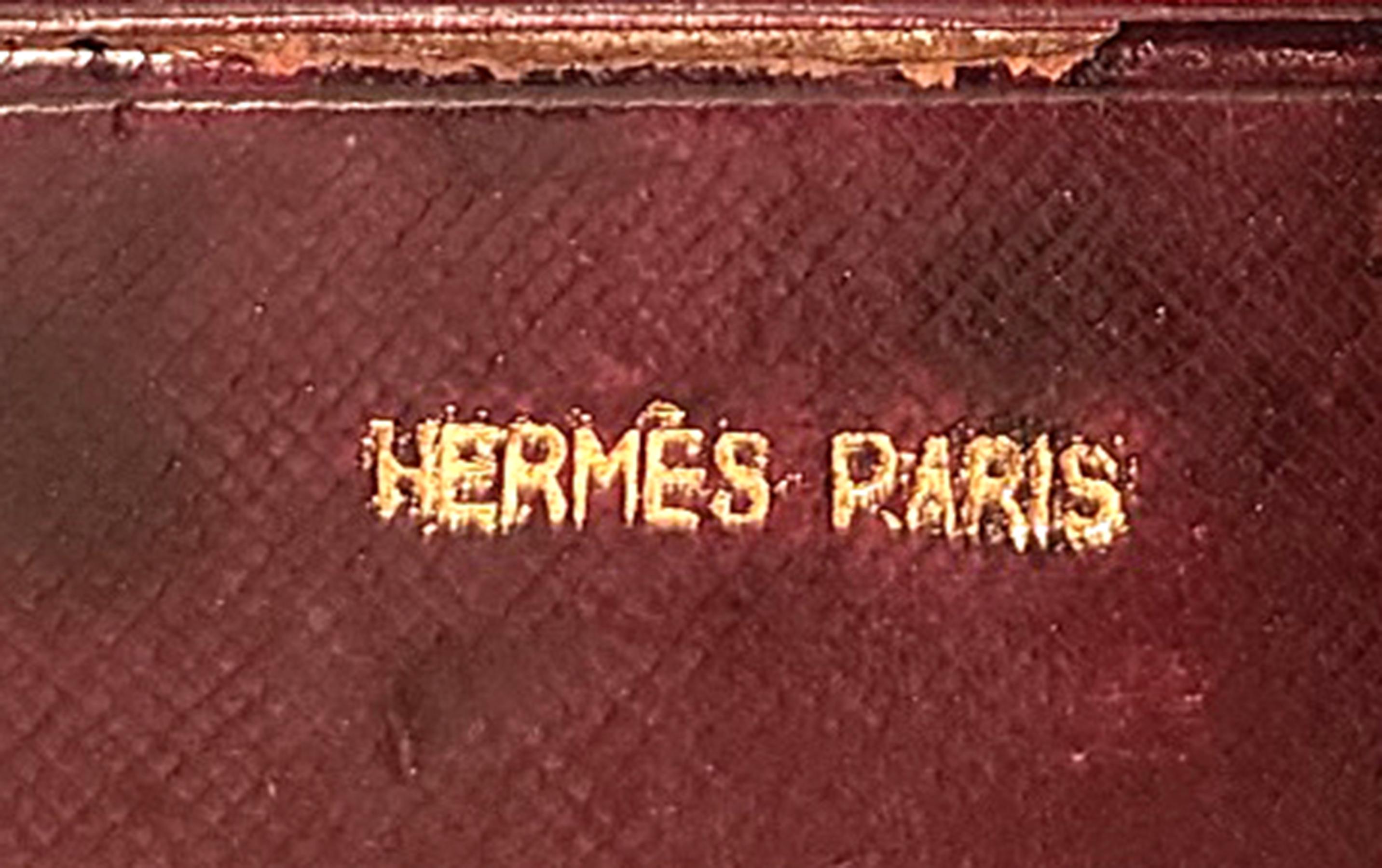 Faltbarer Leder-Reisewecker aus der Jahrhundertmitte von LeCoultre für Hermès, Frankreich im Zustand „Gut“ im Angebot in North Miami, FL