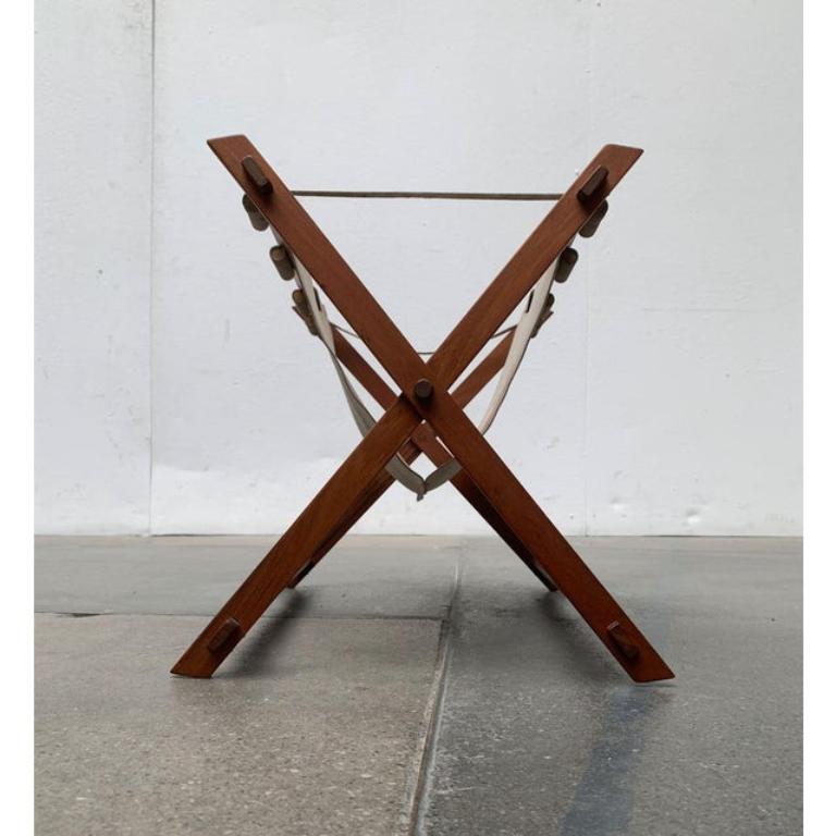 Portariviste pieghevole di metà secolo in teak, anni '60, in ottime condizioni. Progettato dal 1960 al 1969.

Informazioni aggiuntive:
Materiale: Teak
Stile: Medioevo Moderno
Colore: Beige
Tipo di articolo: Vintage, Antico o Pre-owned
Dimensioni: