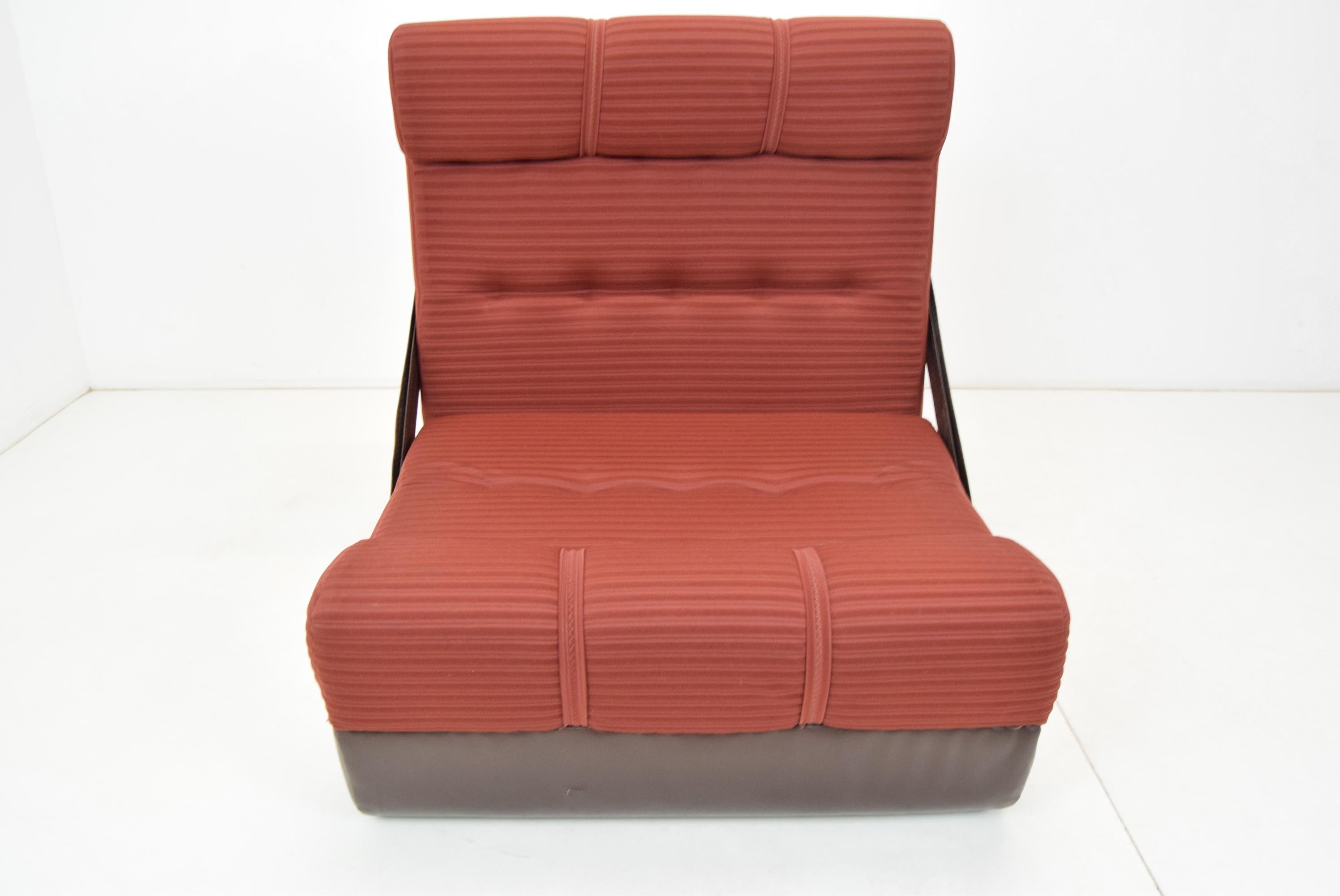 Klappbarer Sessel und Fußhocker oder Daybed aus der Mitte des Jahrhunderts, 1970er Jahre im Angebot 4