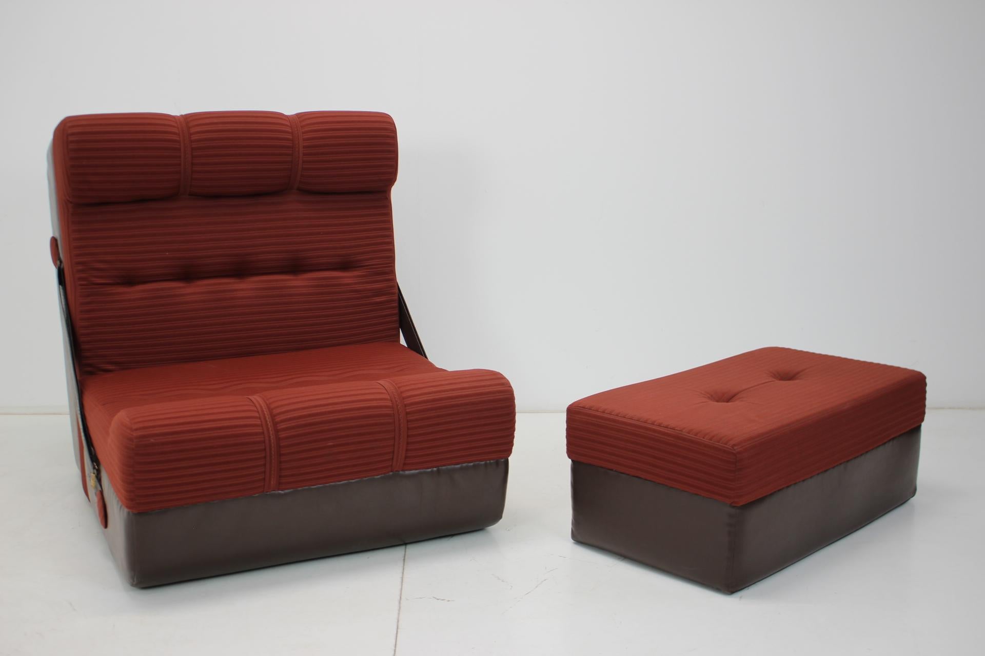 Made in Czechoslovakia
Made of Fabric, Leatherette
Armchair: Height: 91cm, Depth:102cm, Width:84cm, Height seat:37cm
Daybed: Height:37cm, Width:200cm, Depth:84cm
Good original condition.