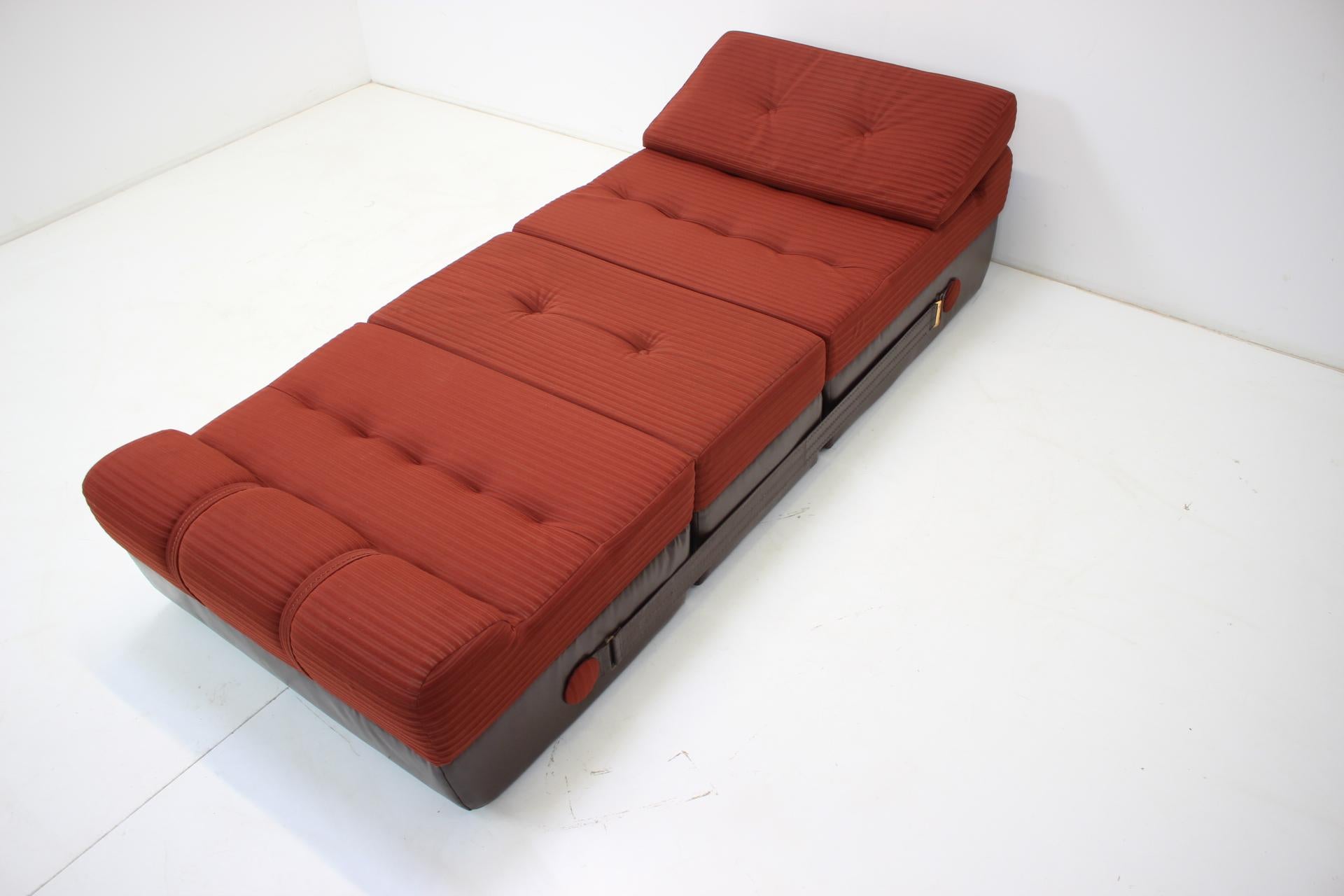 Sillón y reposapiés plegables o sofá cama de mediados de siglo, años 70 Checo