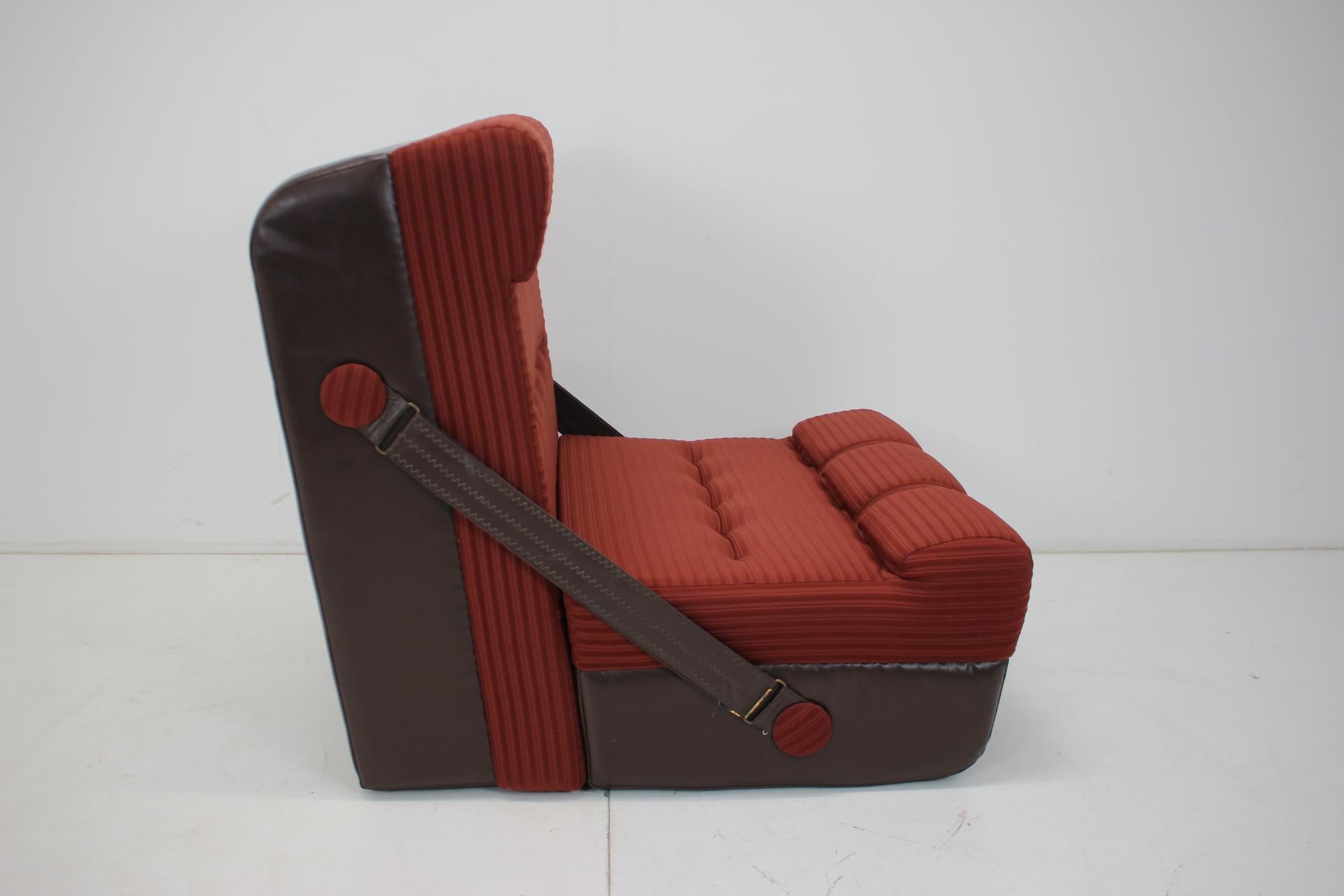 Klappbarer Sessel und Fußhocker oder Daybed aus der Mitte des Jahrhunderts, 1970er Jahre im Angebot 2