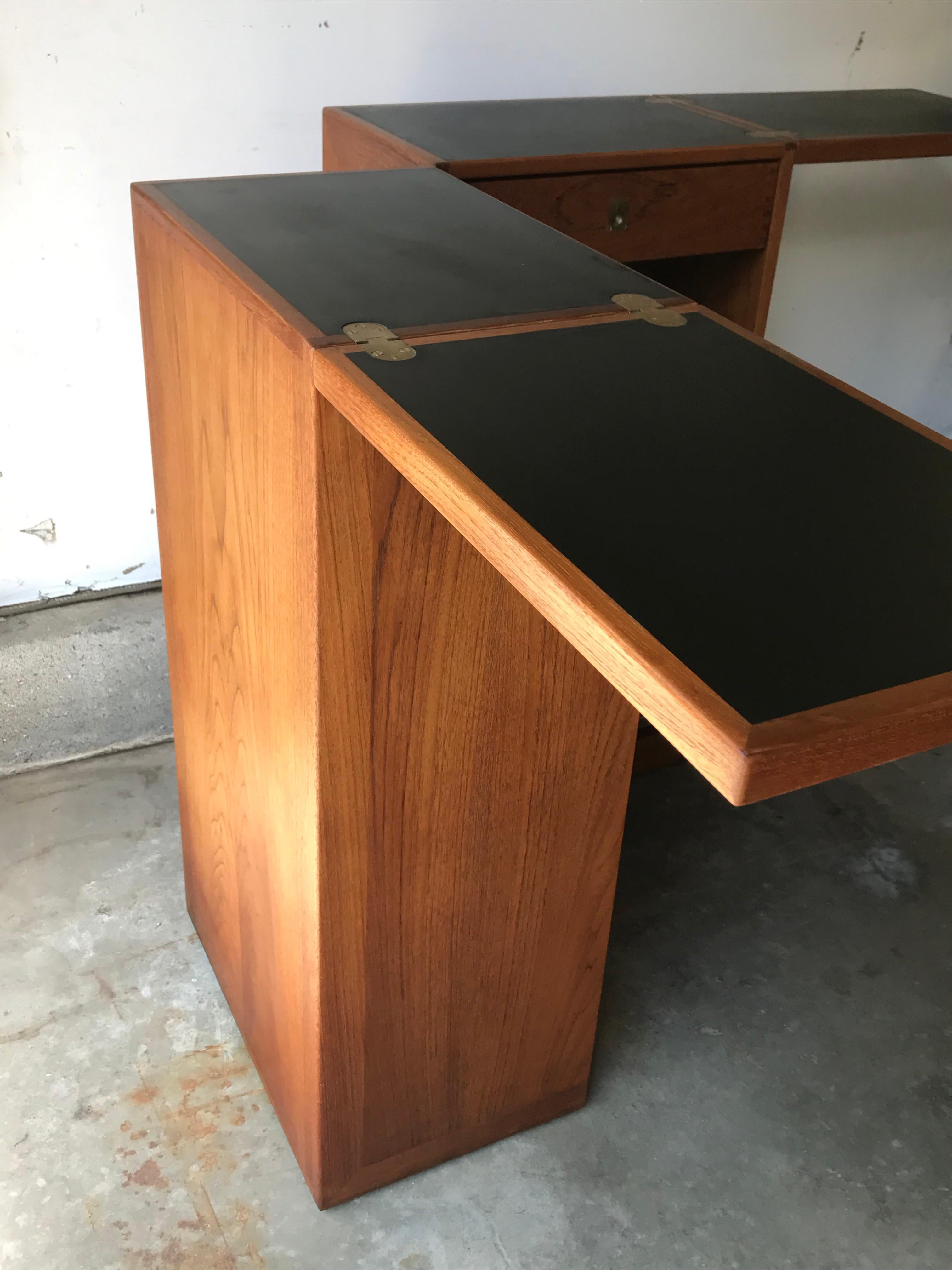 Mid Century Danish Folding Cocktail Bar Cabinet by Reno Wahl Iverson, 1960s In Good Condition In Bedford Hills, NY