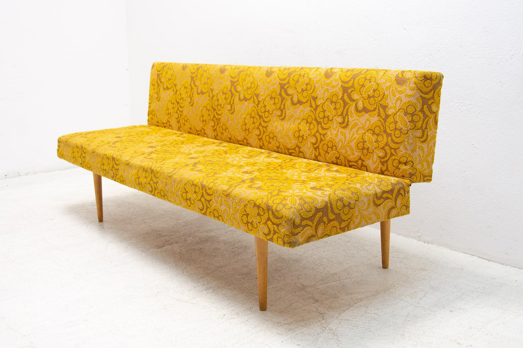 Mid century sofa/daybed, made in the former Czechoslovakia in the 1960´s, designed by Miroslav Navrátil. Material: beech wood, fabric. The sofa is in good Vintage condition.

Measures: Height: 73 cm

Lenght: 180 cm

Depth: 74 cm

Sleeping