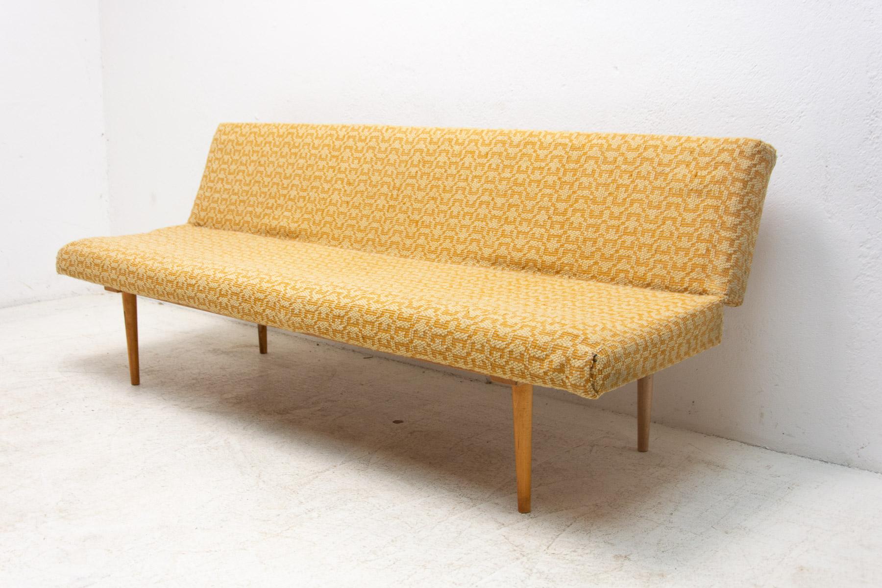 Mid-century sofa/daybed, made in the former Czechoslovakia in the 1960´s, designed by Miroslav Navrátil. Material: beech wood, fabric. The sofa is in well preserved Vintage condition, but shows signs of age and using.

Height: 72 cm

Lenght: 186