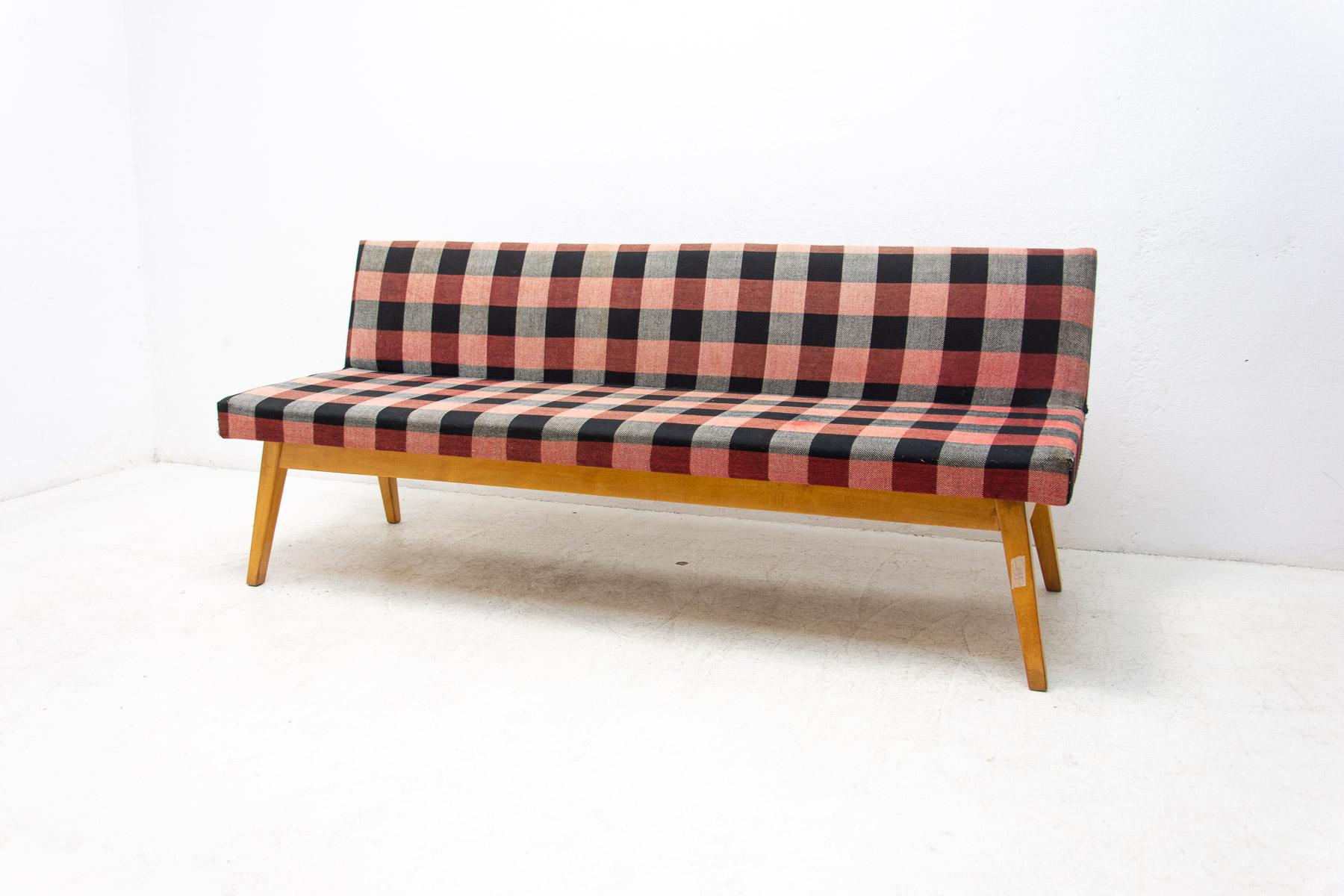 Midcentury sofa/daybed, made in the former Czechoslovakia in the 1960s, designed by Miroslav Navrátil. Material: beechwood, fabric. The sofa is in well preserved Vintage condition, showing slight signs of age and using.

Measures : Height: 76