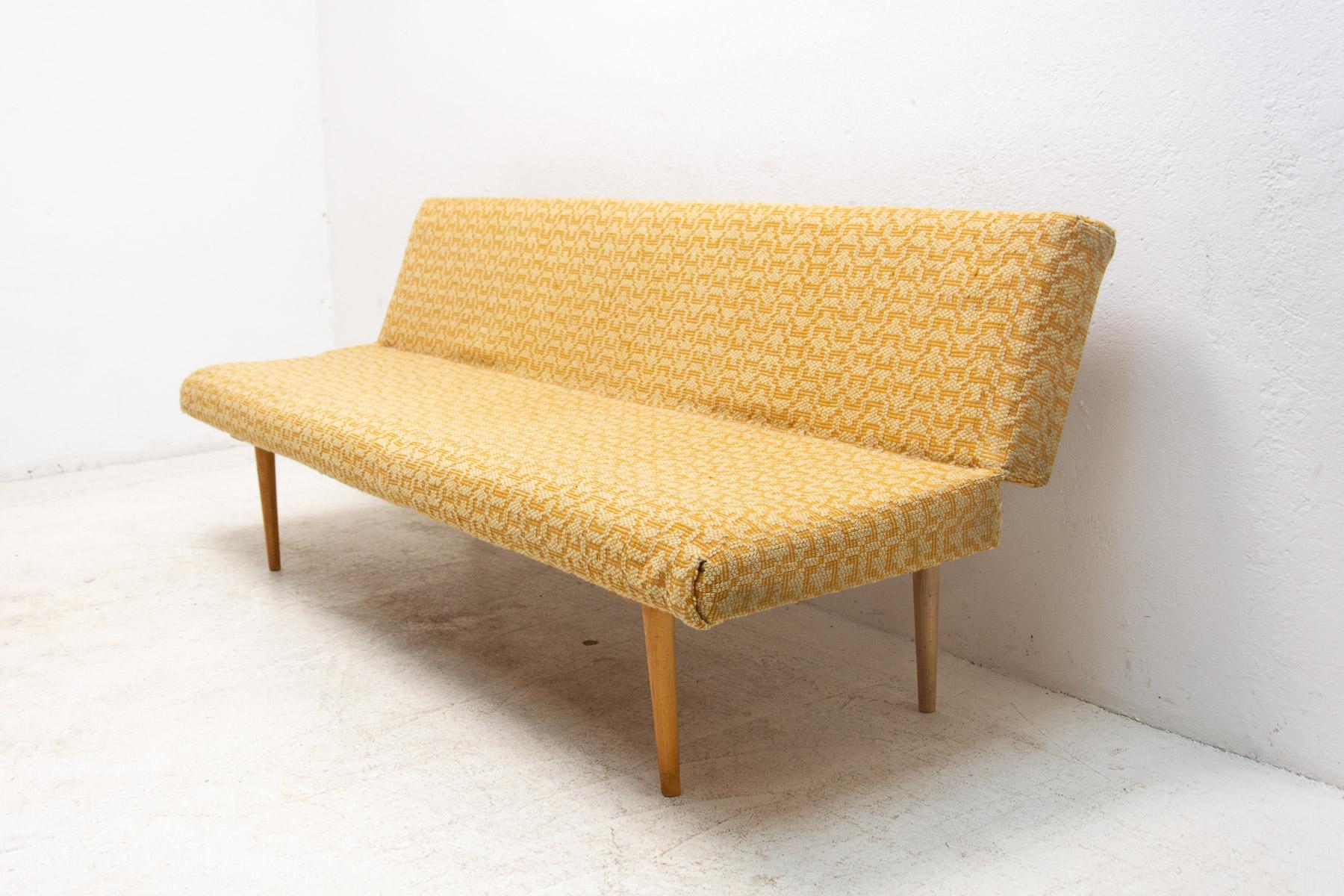 Mid-Century Folding Daybed by Miroslav Navrátil, 1960's, Czechoslovakia In Good Condition For Sale In Prague 8, CZ
