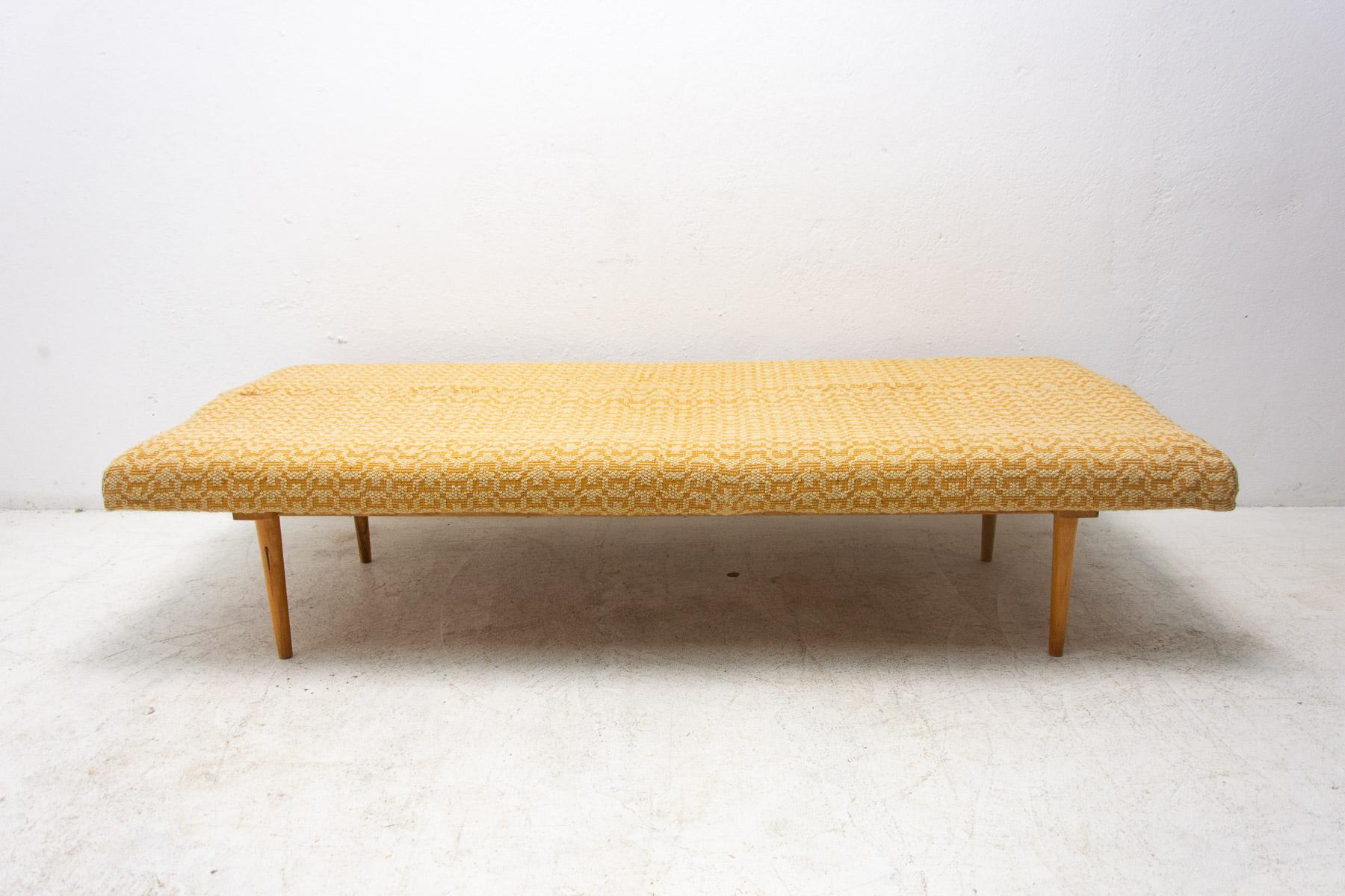 Mid-Century Folding Daybed by Miroslav Navrátil, 1960's, Czechoslovakia For Sale 2